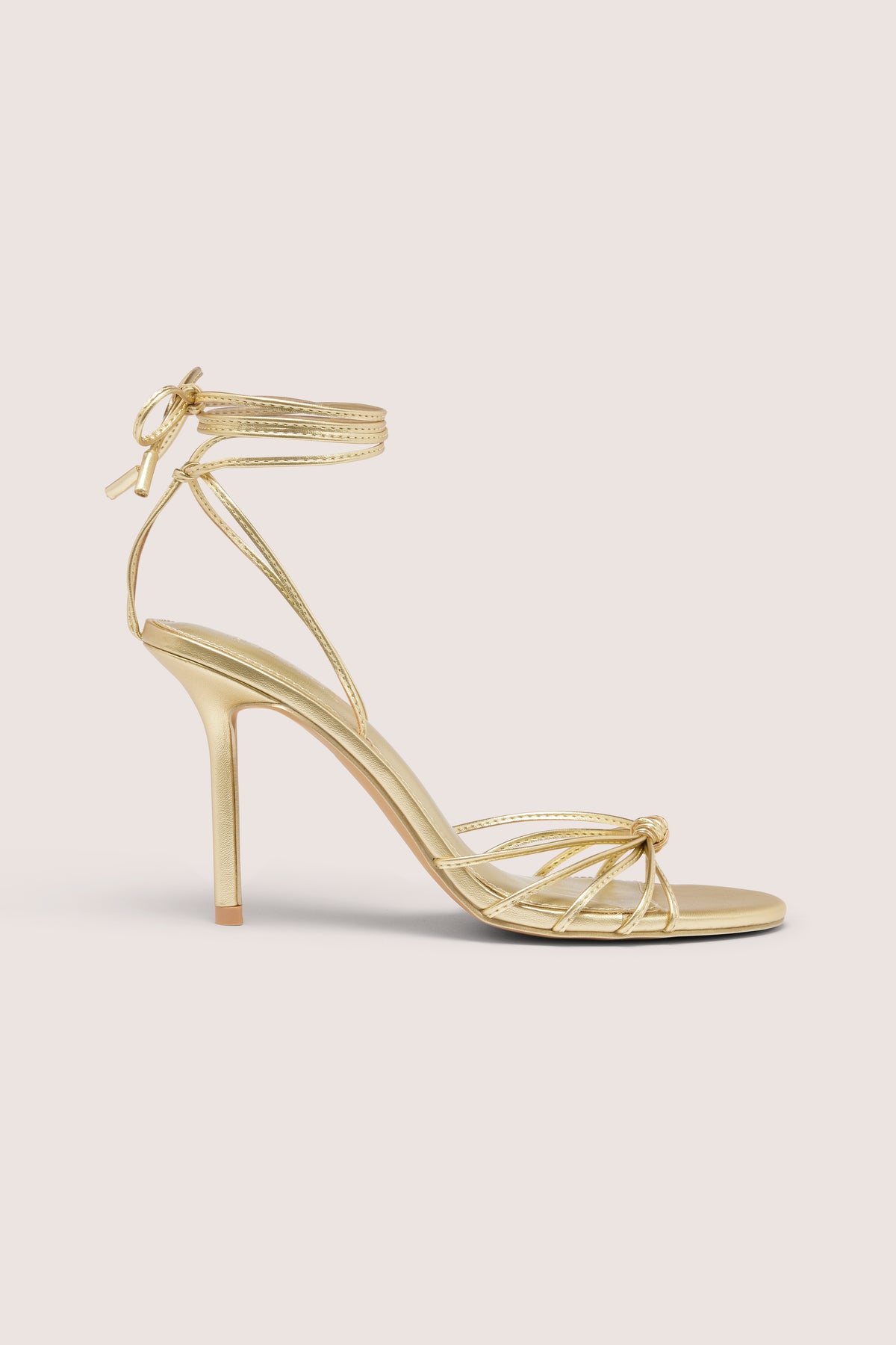 ⁣⁢Sandaletten mit Absatz und Schnürung in Gold⁤⁣