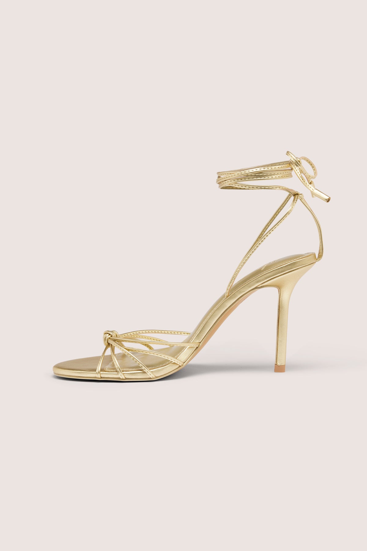 ⁣⁢Sandaletten mit Absatz und Schnürung in Gold⁤⁣