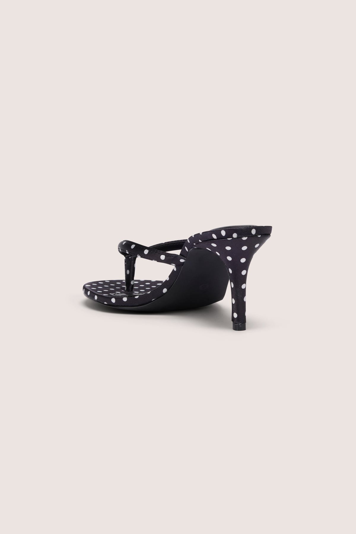 ⁣⁢Satin-Sandalen mit Absatz und Tanga-Schnitt in Schwarz mit Polka Dots⁤⁣ - 2