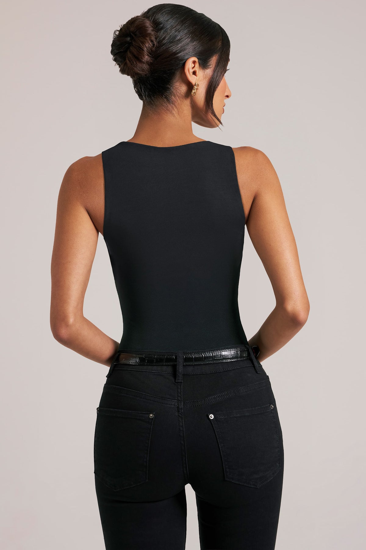 ⁣⁢Tiefer Neckholder-Body in Schwarz⁤⁣