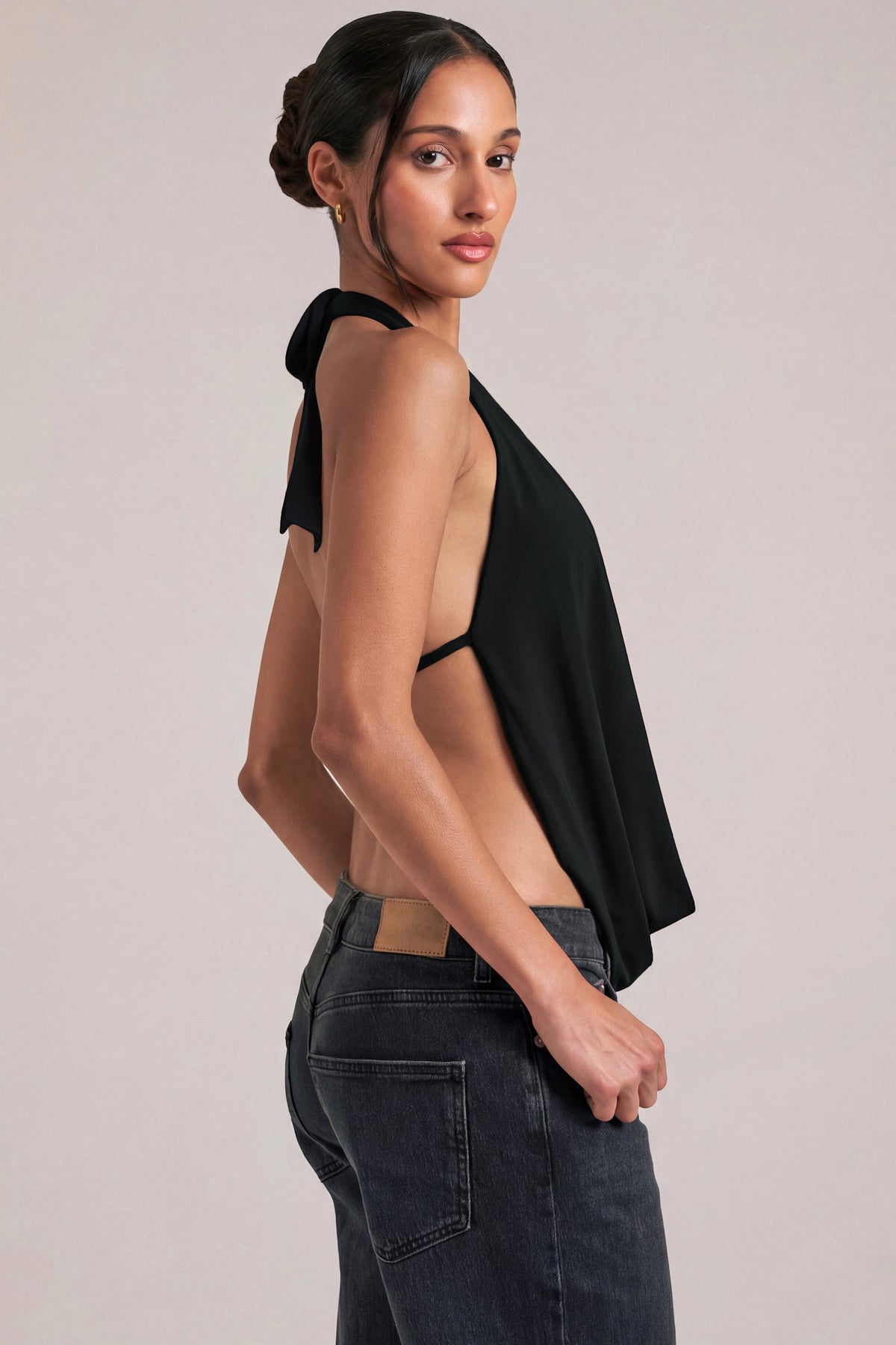 ⁣⁢Drapiertes Top mit Wasserfallausschnitt in Schwarz⁤⁣