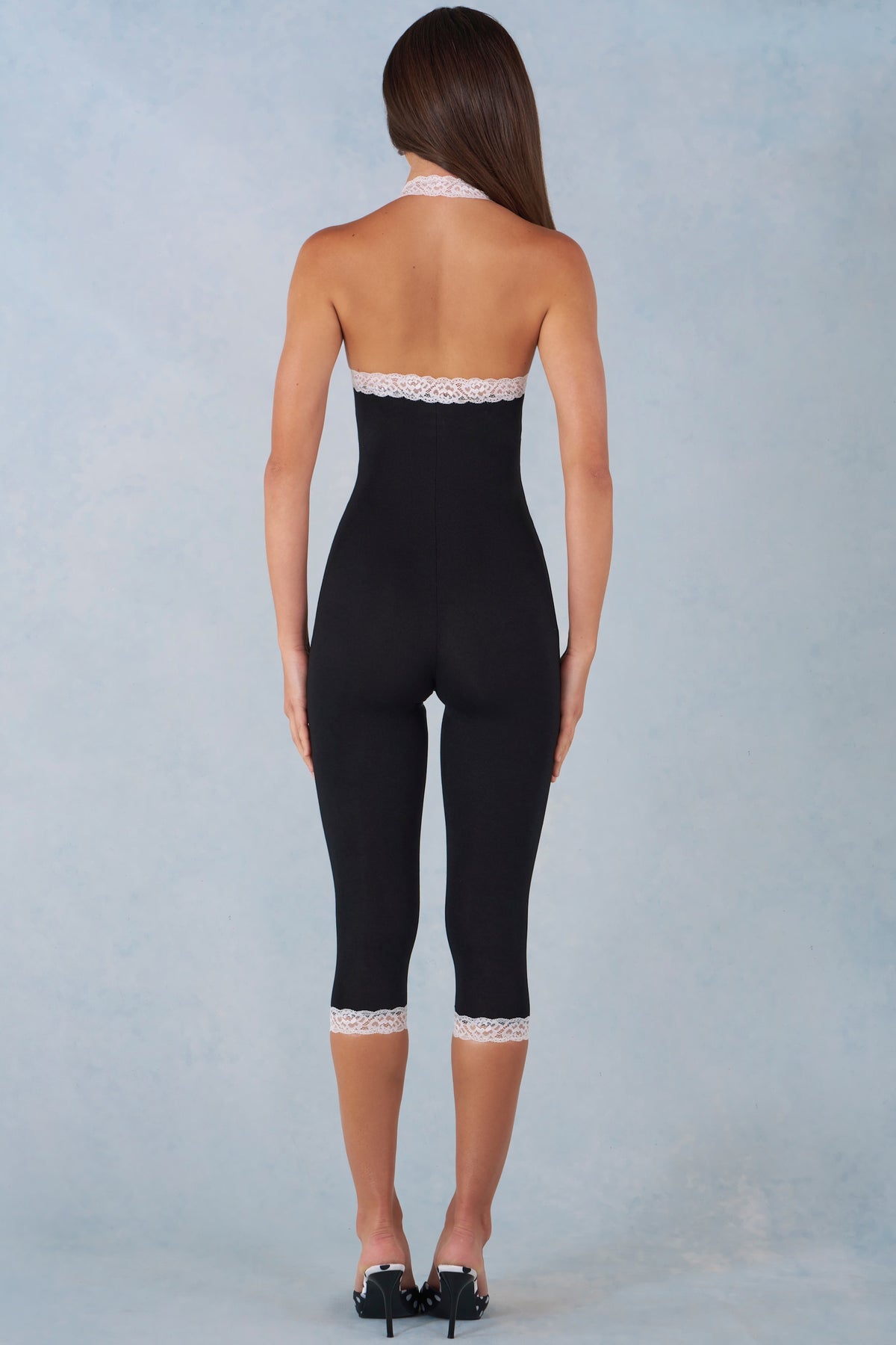 ⁣⁢Modal Jumpsuit mit Spitzenbesatz Capri in Schwarz⁤⁣