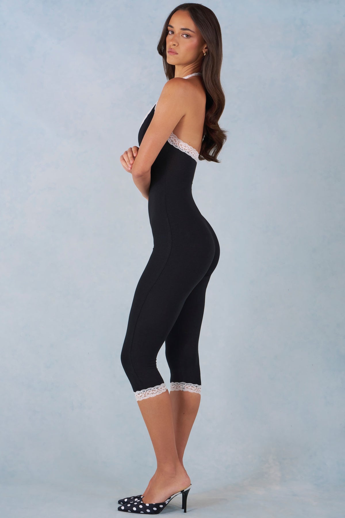 ⁣⁢Modal Jumpsuit mit Spitzenbesatz Capri in Schwarz⁤⁣