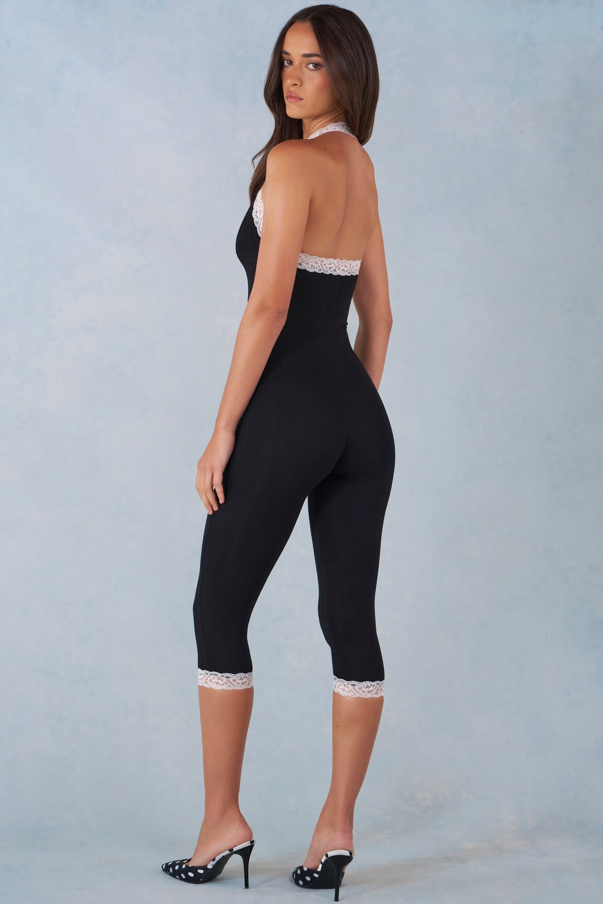 ⁣⁢Modal Jumpsuit mit Spitzenbesatz Capri in Schwarz⁤⁣ - 2