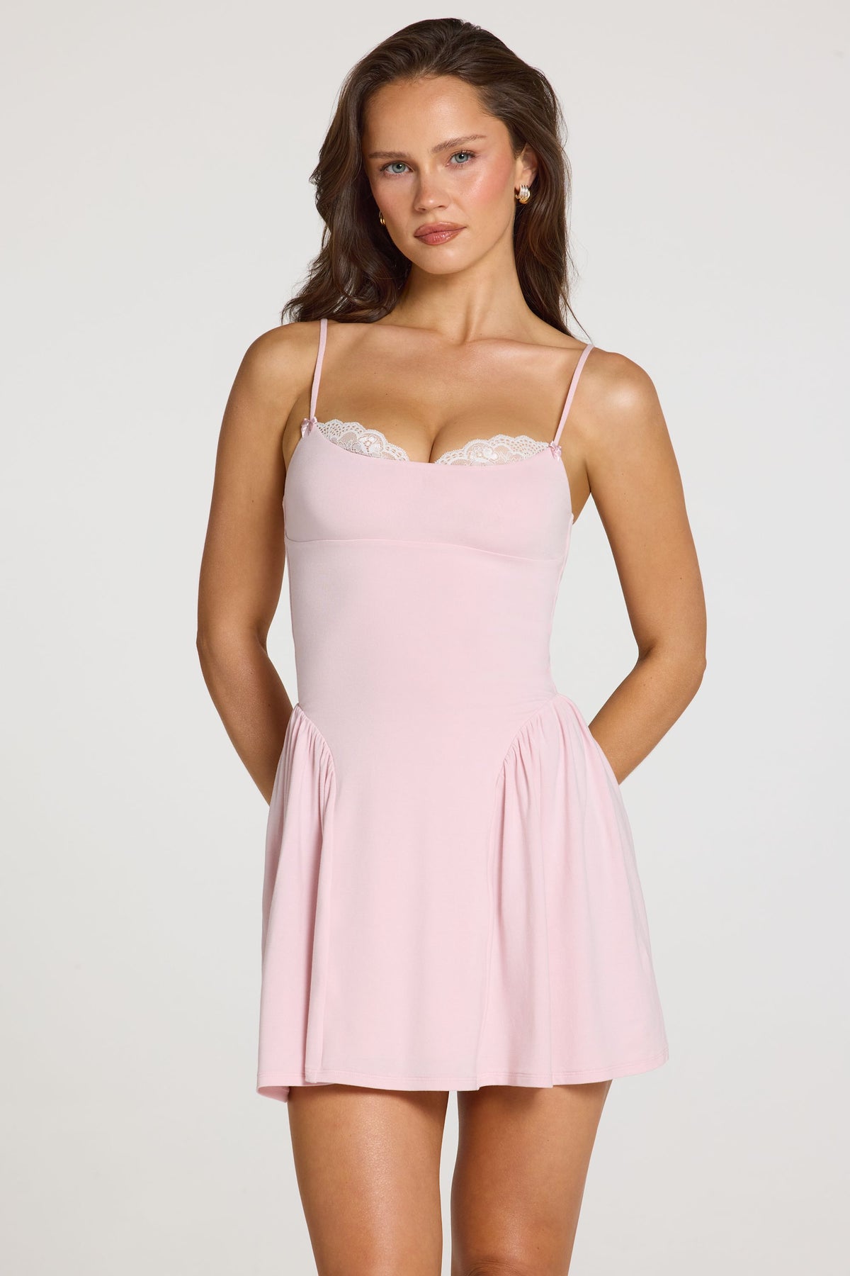 ⁣⁢Modal-Midikleid mit Spitzenbesatz in Baby Pink⁤⁣ - 1