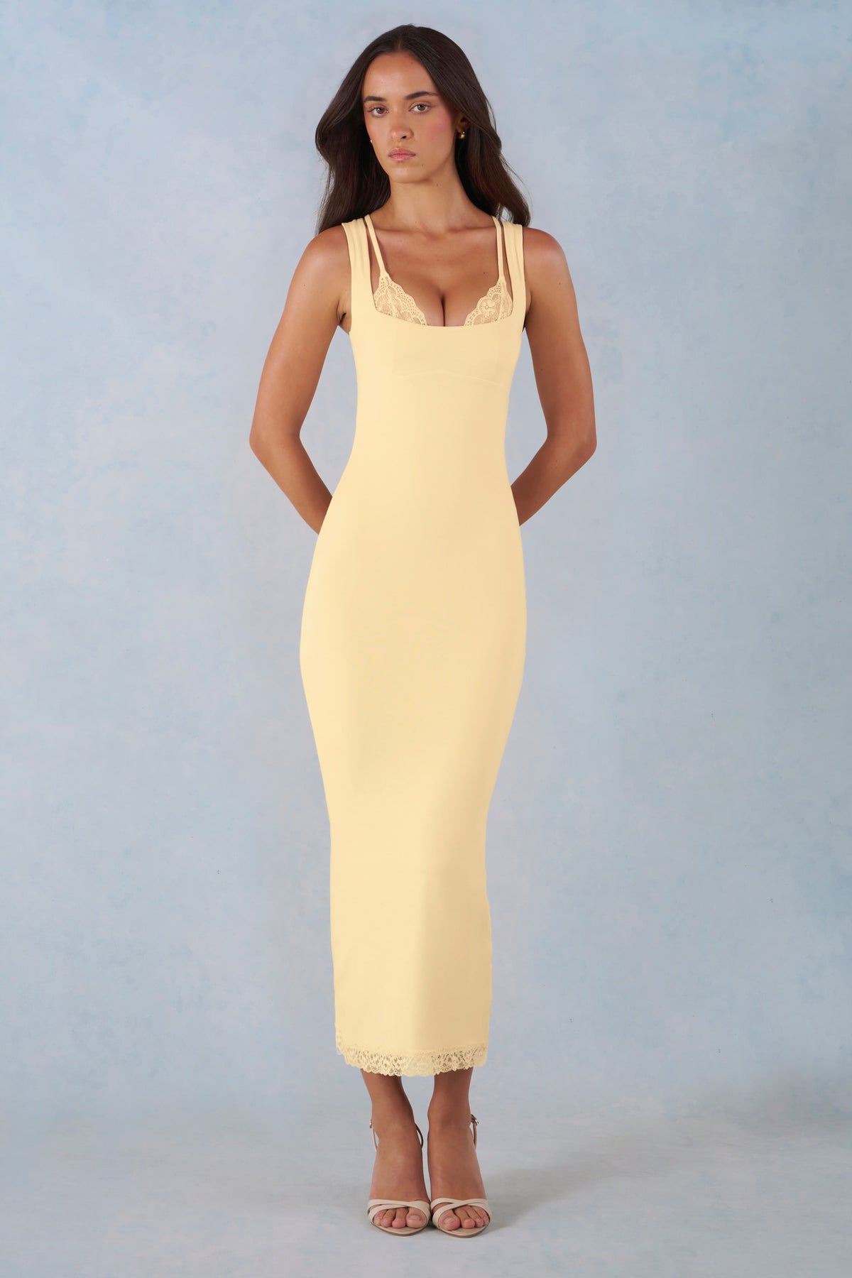 ⁣⁢Modal-Midaxikleid mit Spitzenbesatz in Buttergelb⁤⁣