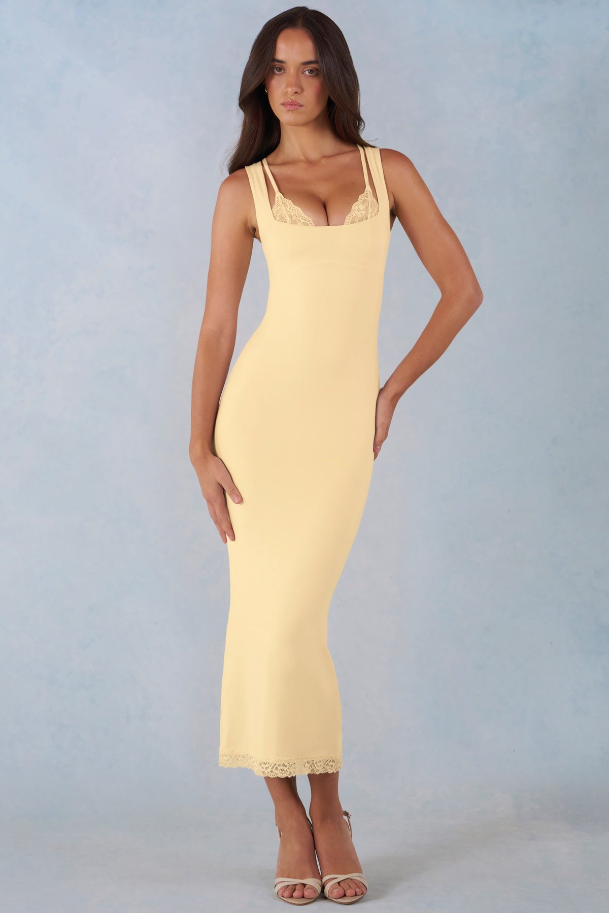 ⁣⁢Modal-Midaxikleid mit Spitzenbesatz in Buttergelb⁤⁣ - 1