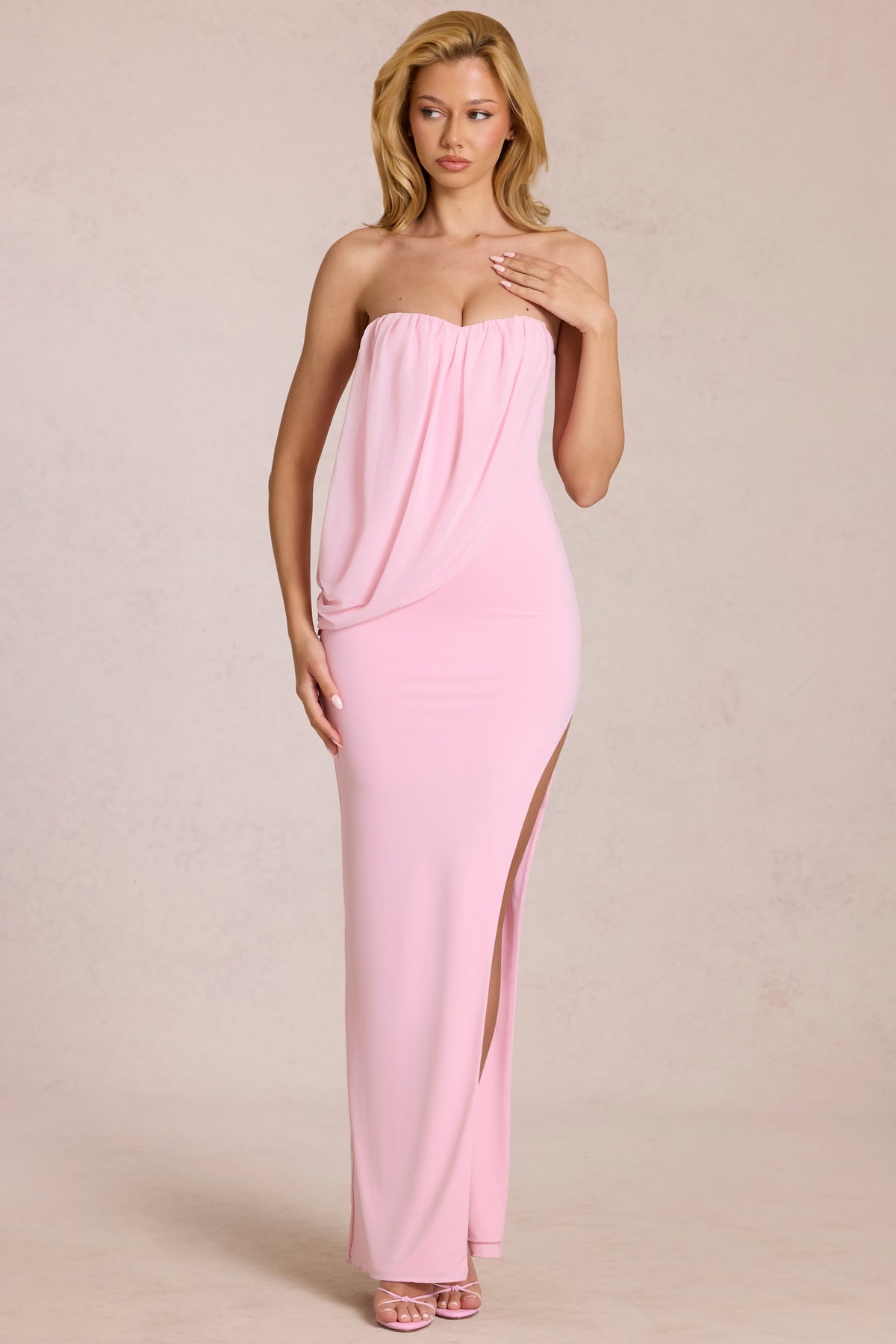 ⁣⁢Bandeau-Maxikleid mit Drapierung in Blossom Pink⁤⁣