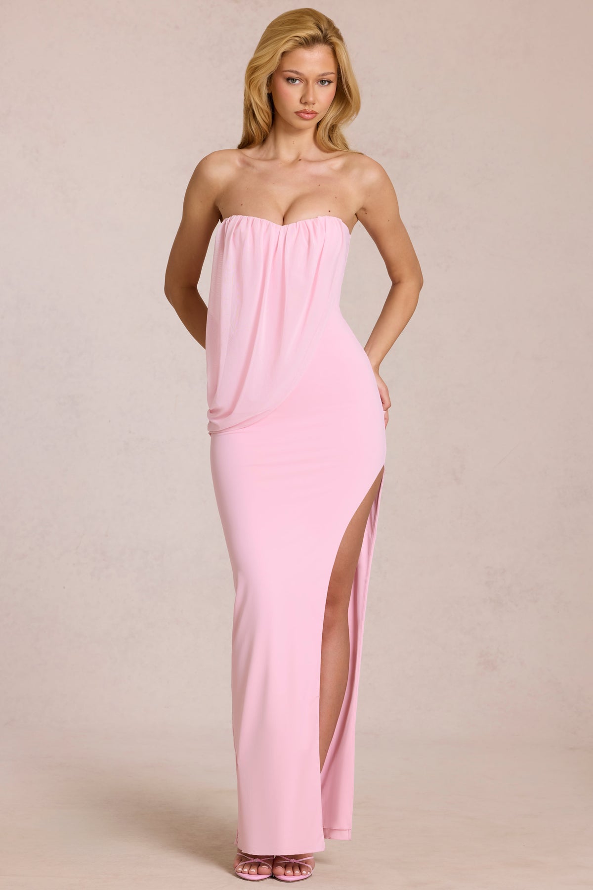 ⁣⁢Bandeau-Maxikleid mit Drapierung in Blossom Pink⁤⁣