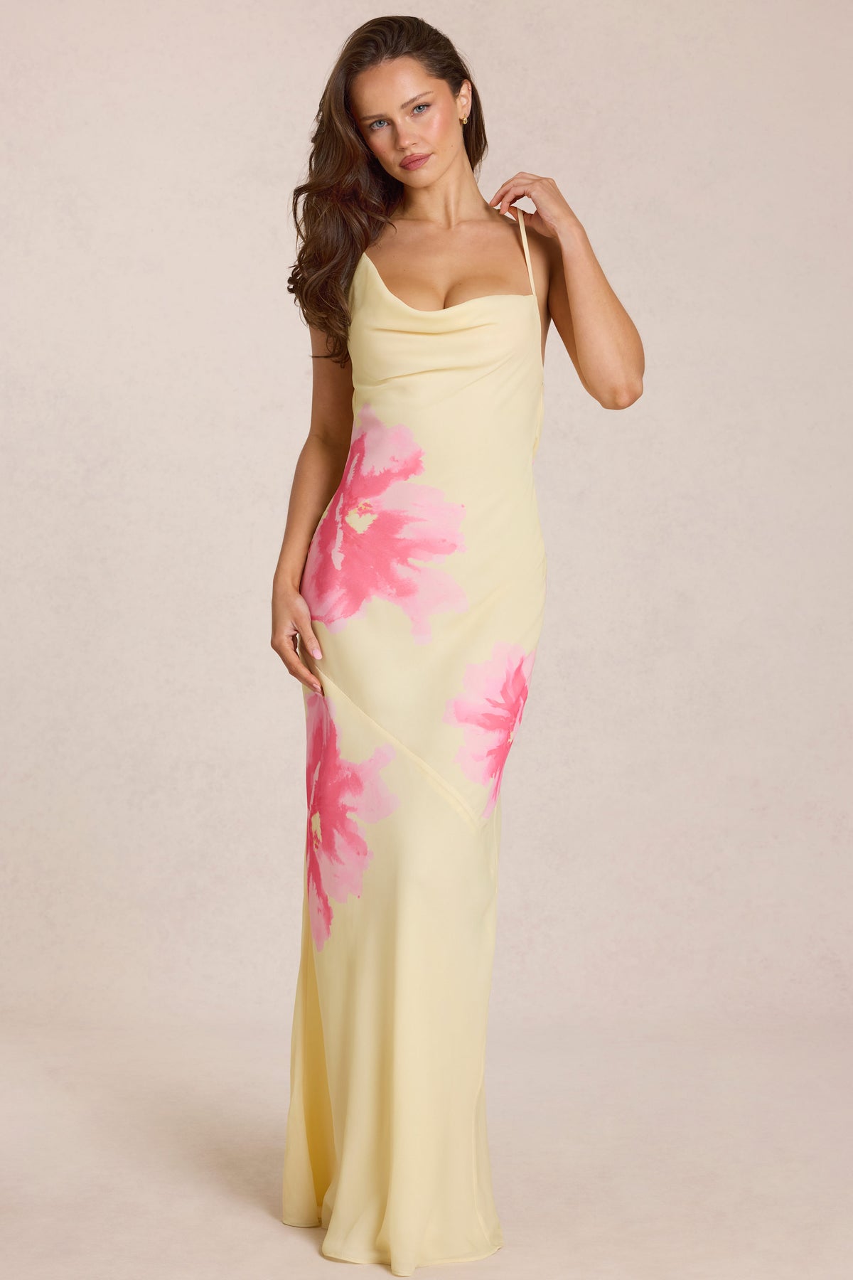 ⁣⁢Chiffon-Maxikleid in gelbem Blumenmuster⁤⁣