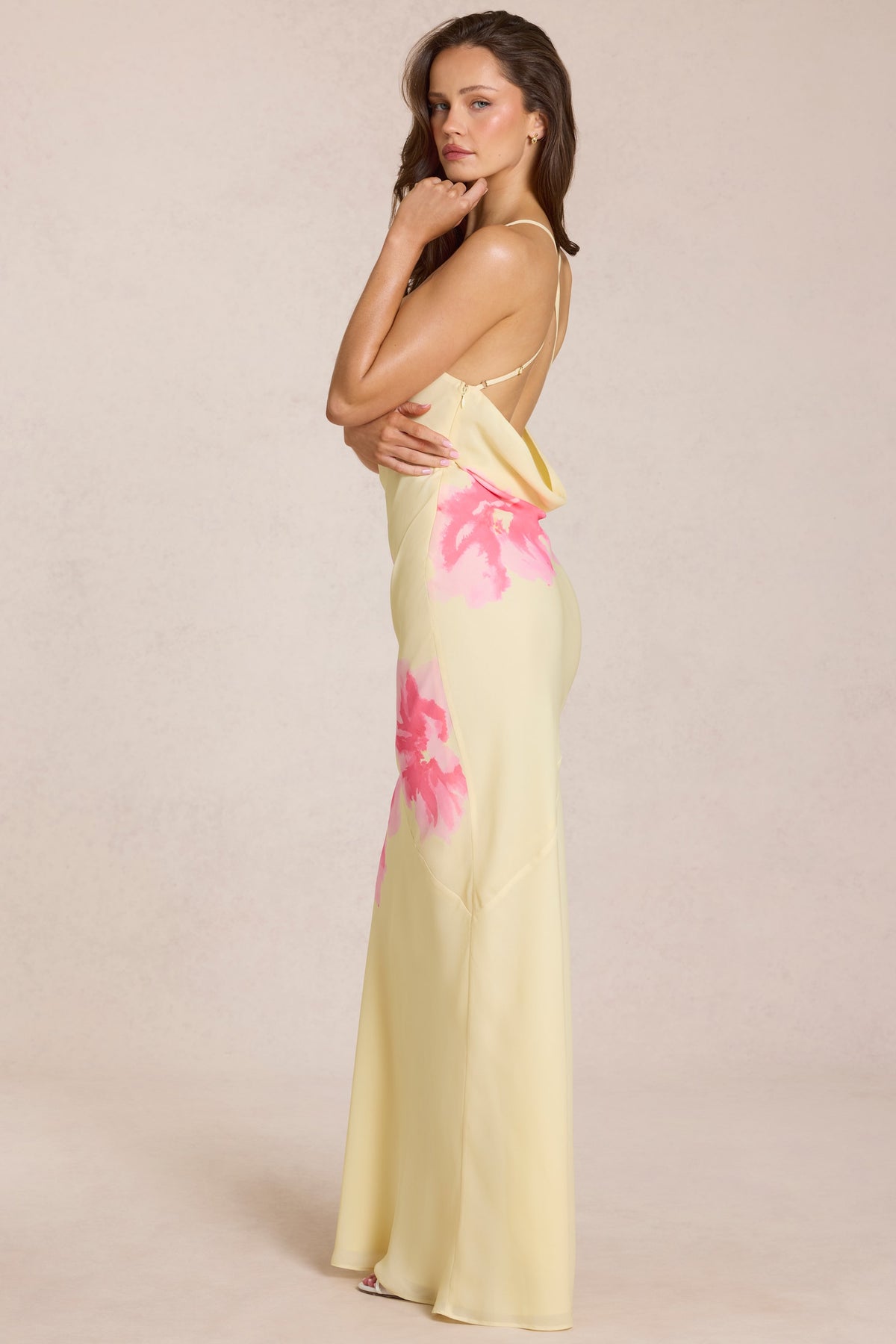 ⁣⁢Chiffon-Maxikleid in gelbem Blumenmuster⁤⁣