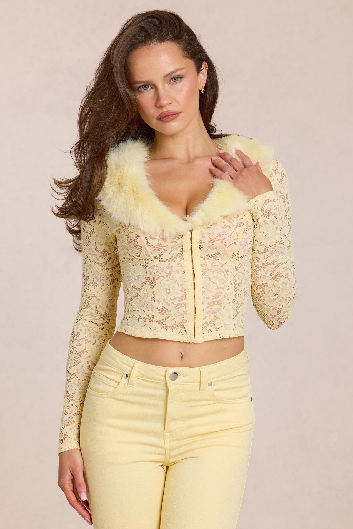 ⁣⁢Cardigan mit Spitze und Kunstfellbesatz in Zitronengelb⁤⁣