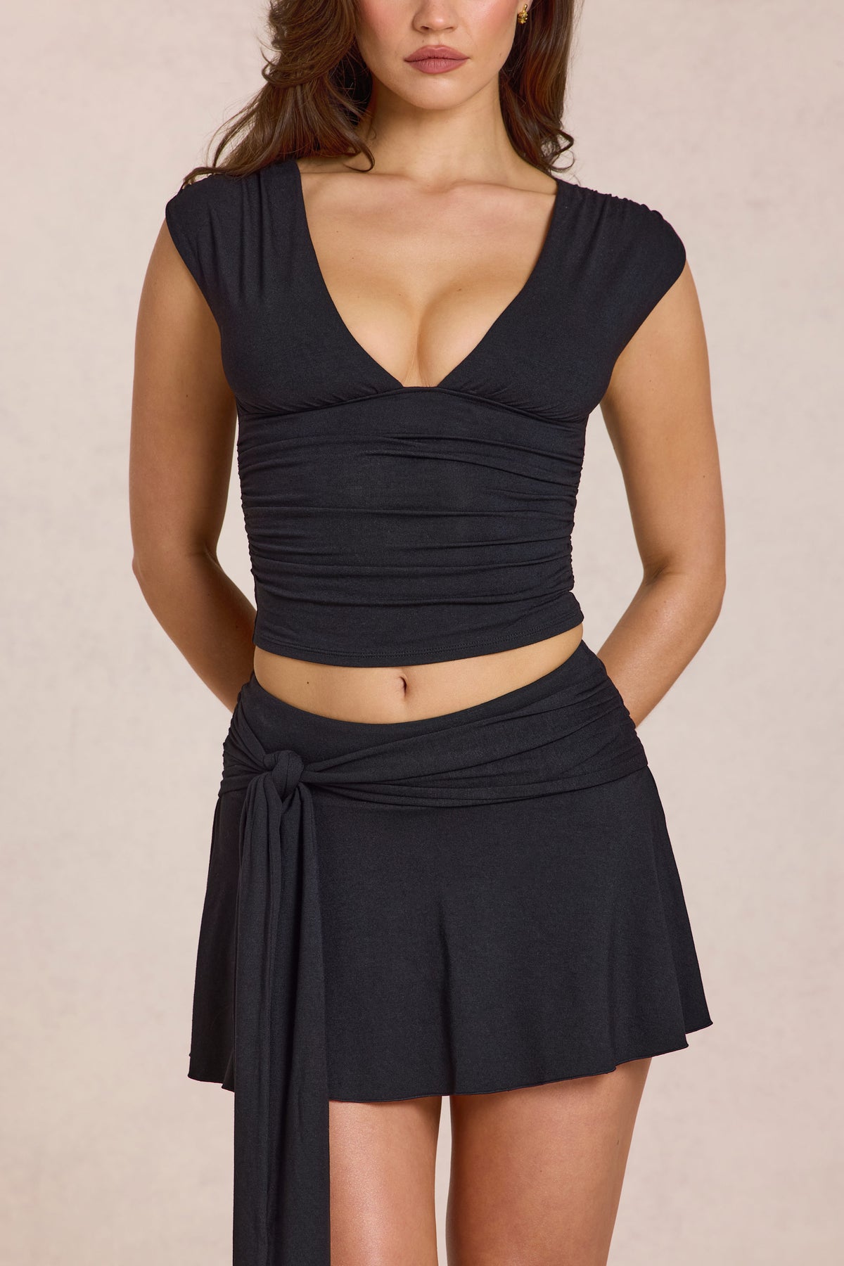 ⁣⁢Modal-Top mit tiefem Ausschnitt in Schwarz⁤⁣