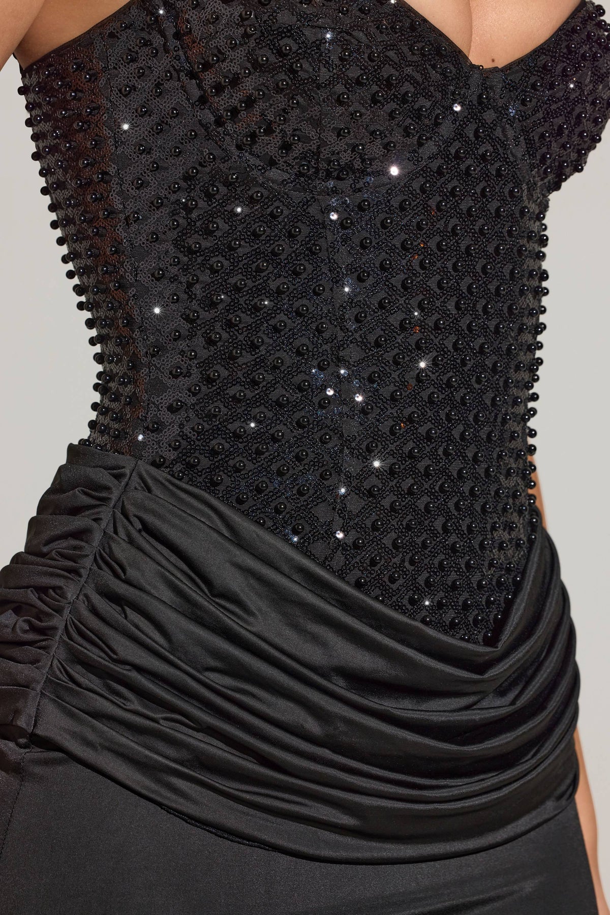 ⁣⁢Verziertes Korsett-Maxikleid in Schwarz⁤⁣