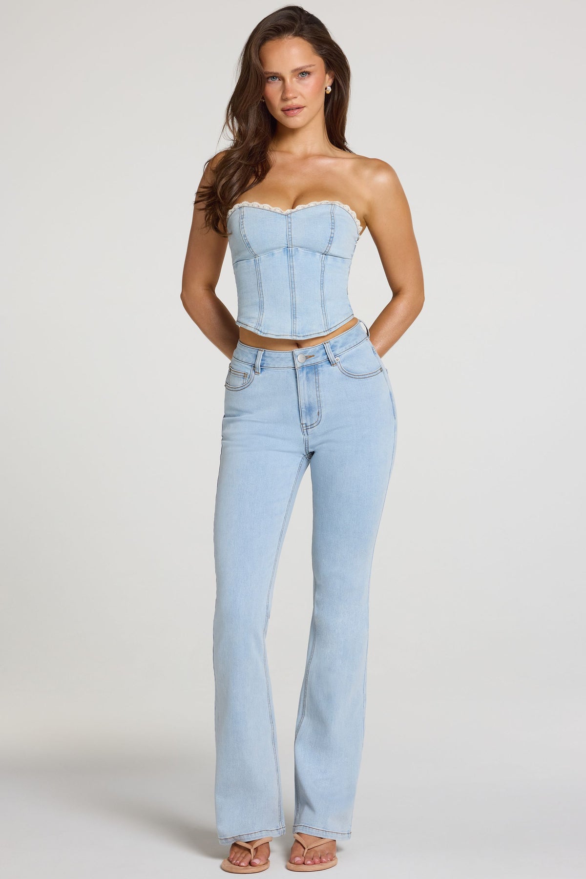 ⁣⁢Mid-Rise Bootcut Jeans in hellem Denim⁤⁣ - 1
