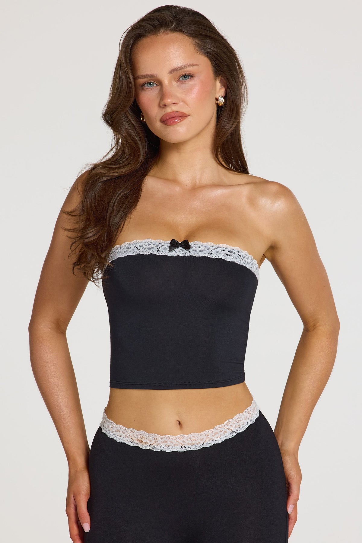 ⁣⁢Modal Bandeau-Top mit Spitzenbesatz in Schwarz⁤⁣ - 1