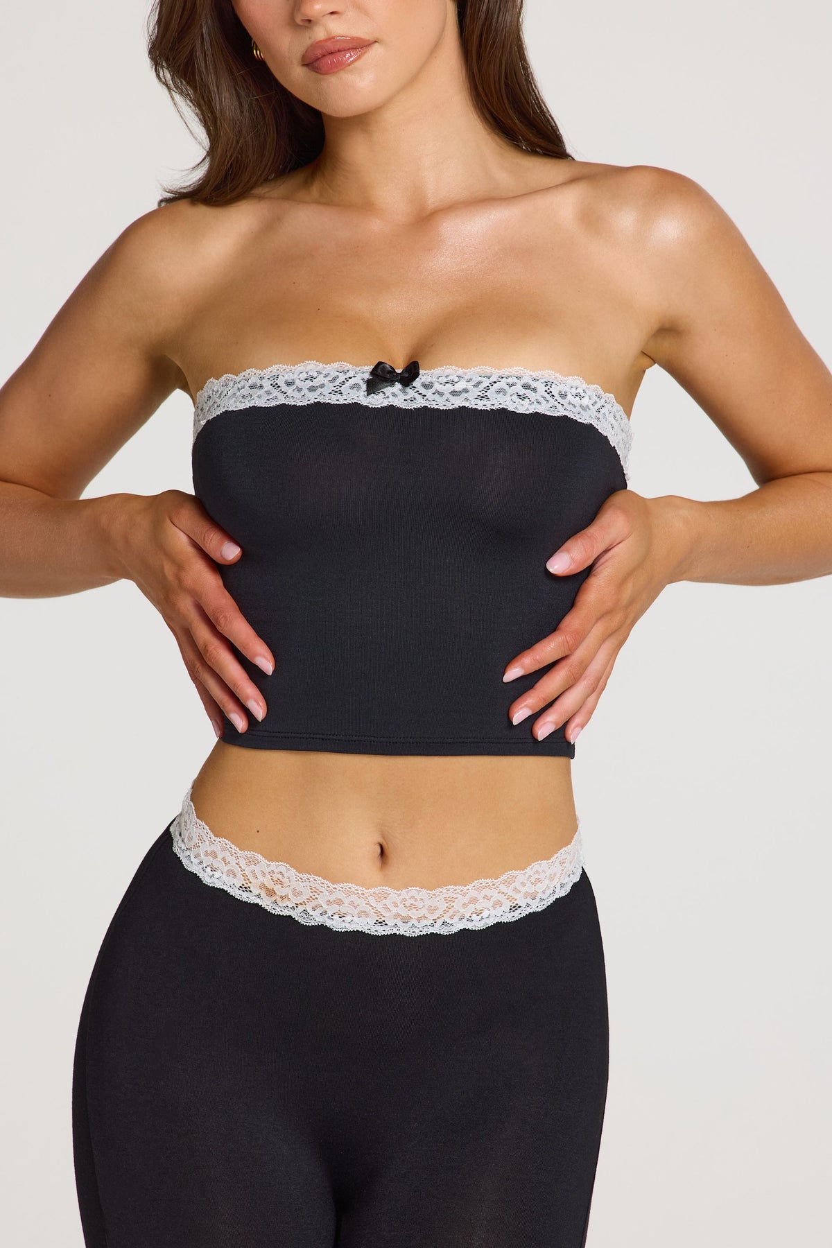 ⁣⁢Modal Bandeau-Top mit Spitzenbesatz in Schwarz⁤⁣ - 2