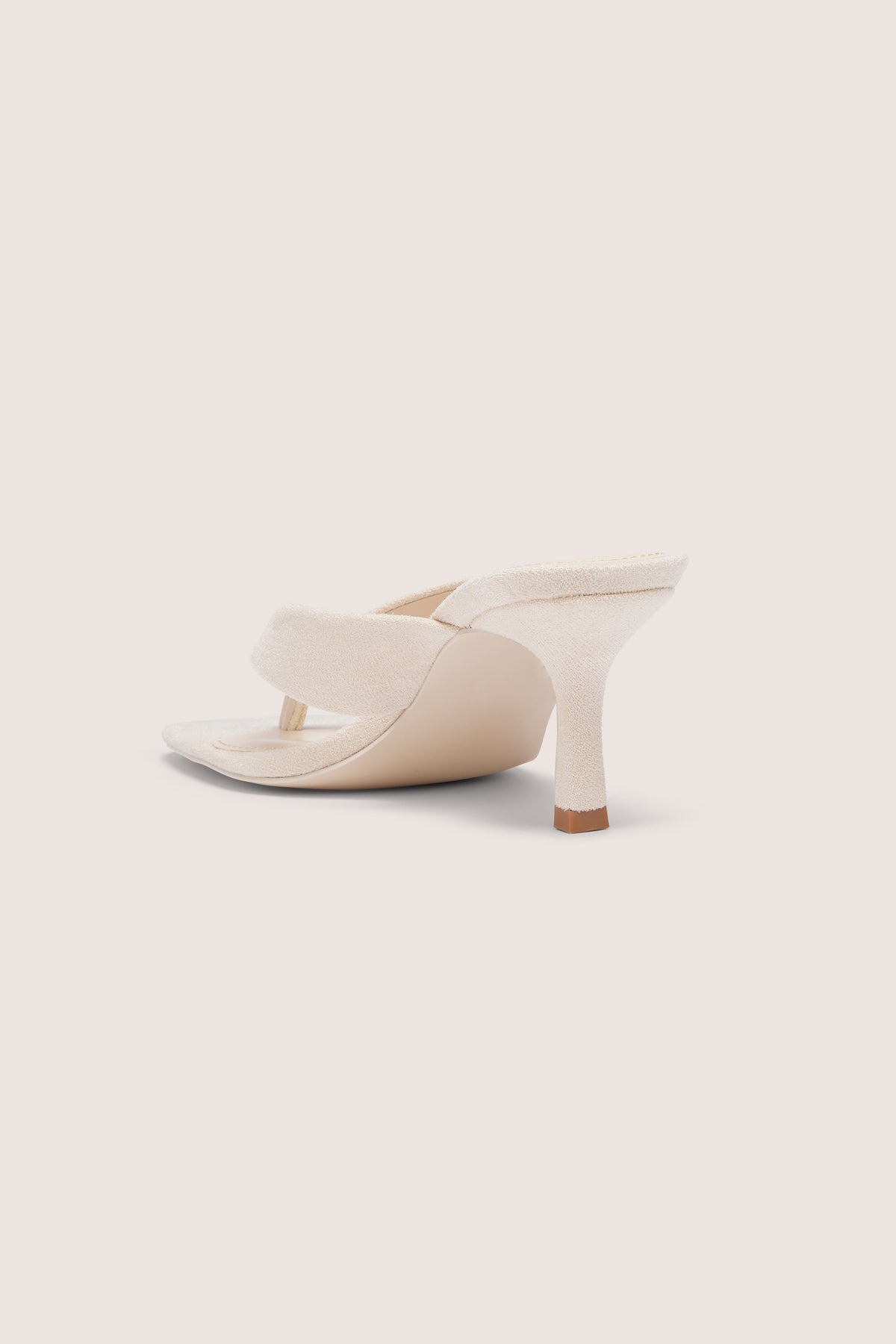 ⁣⁢Sandalen mit Absatz und Tanga-Riemen in Oat⁤⁣ - 2