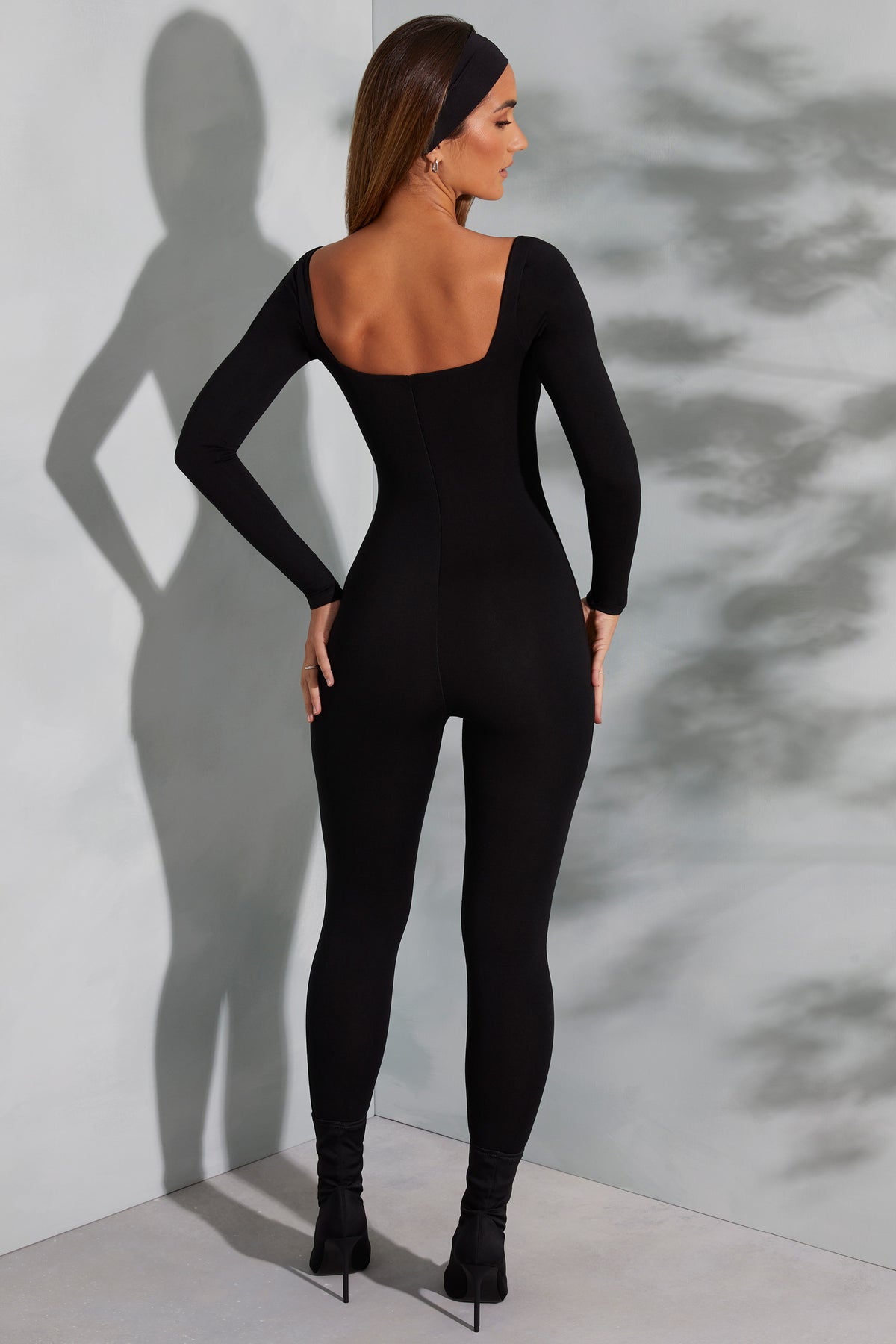⁣⁢Langarm-Jumpsuit mit Karree-Ausschnitt in Schwarz⁤⁣