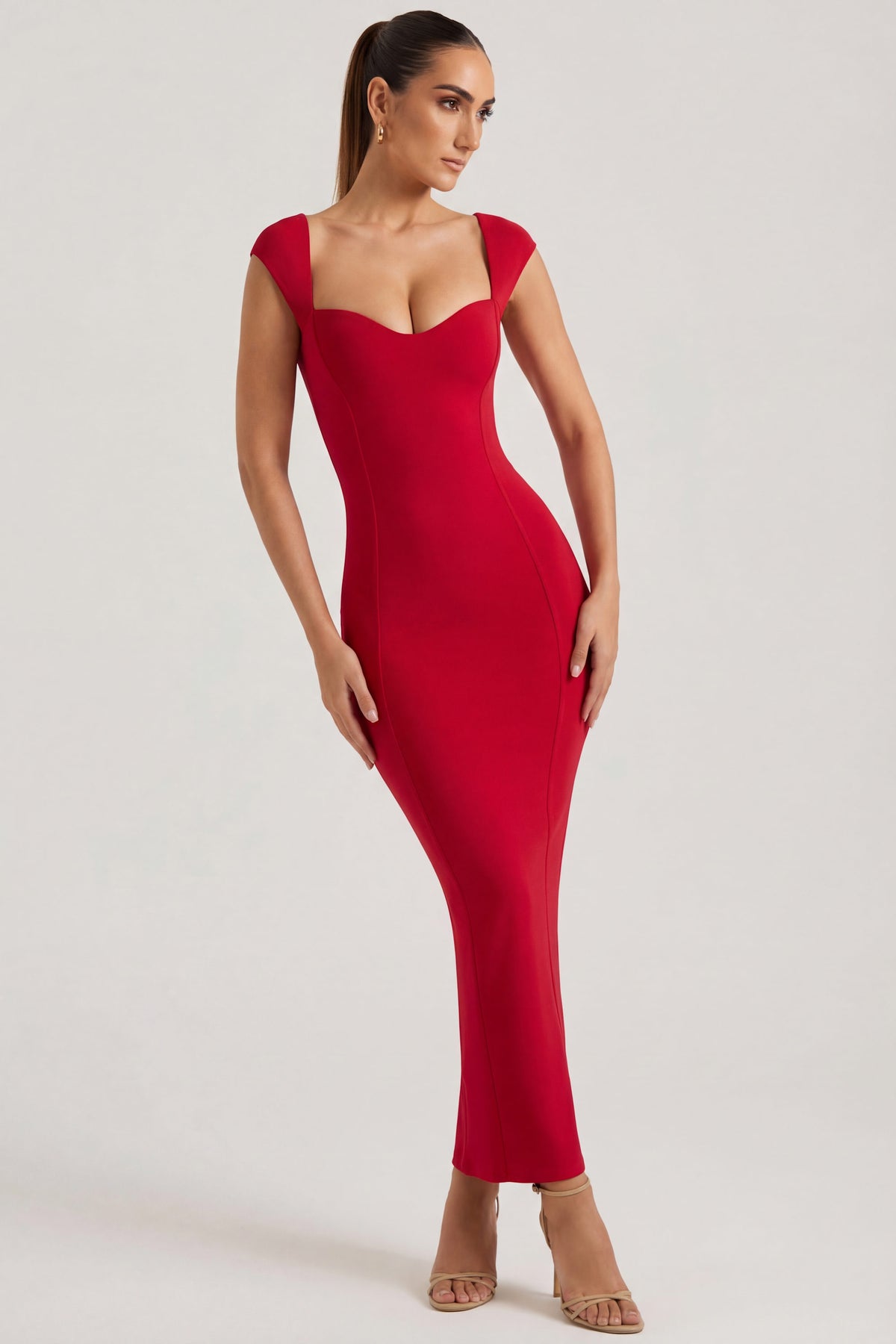 ⁣⁢Maxikleid mit Herzausschnitt in Rot⁤⁣