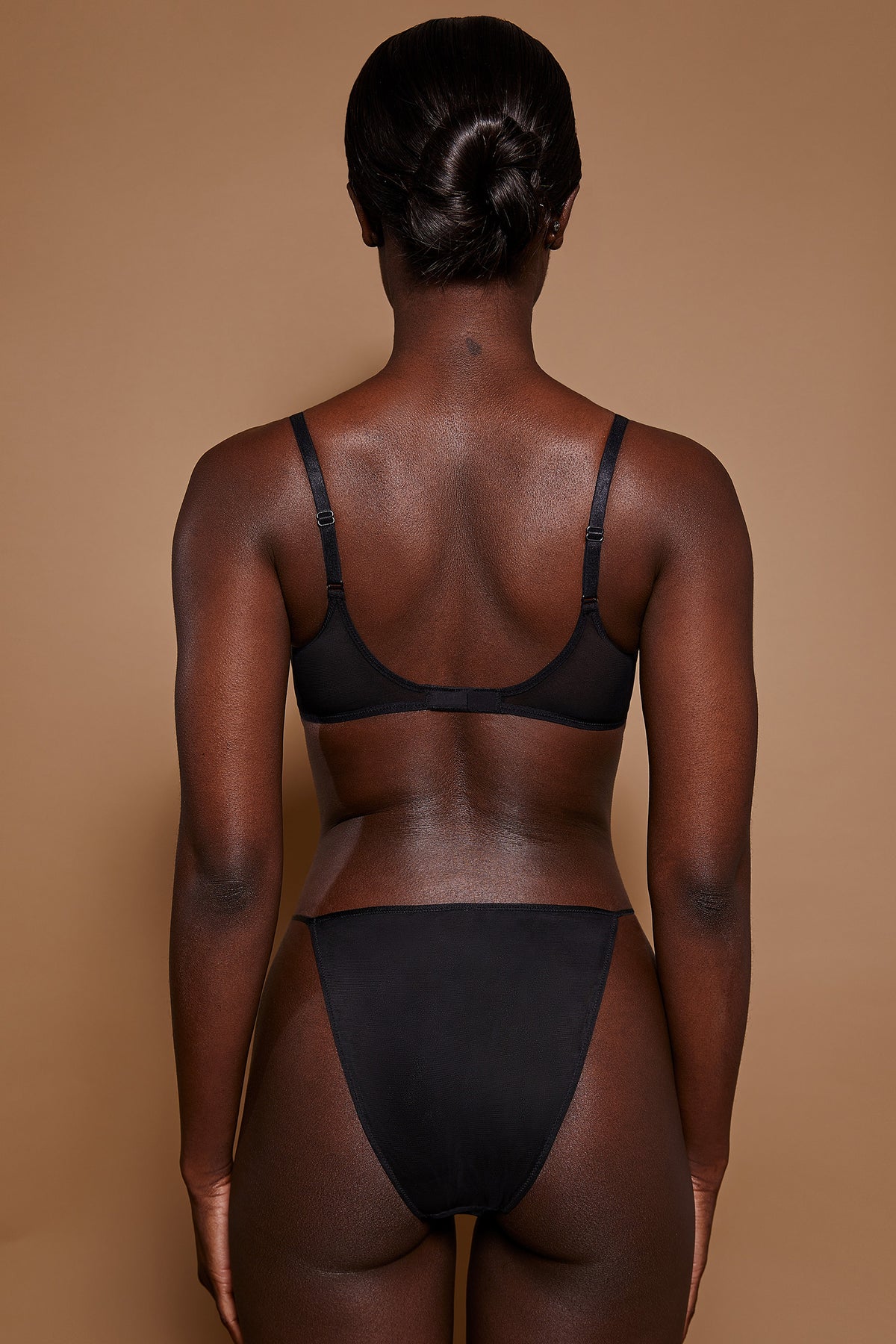 ⁣⁢Einlagiger Triangel-BH aus weichem Mesh in Schwarz⁤⁣
