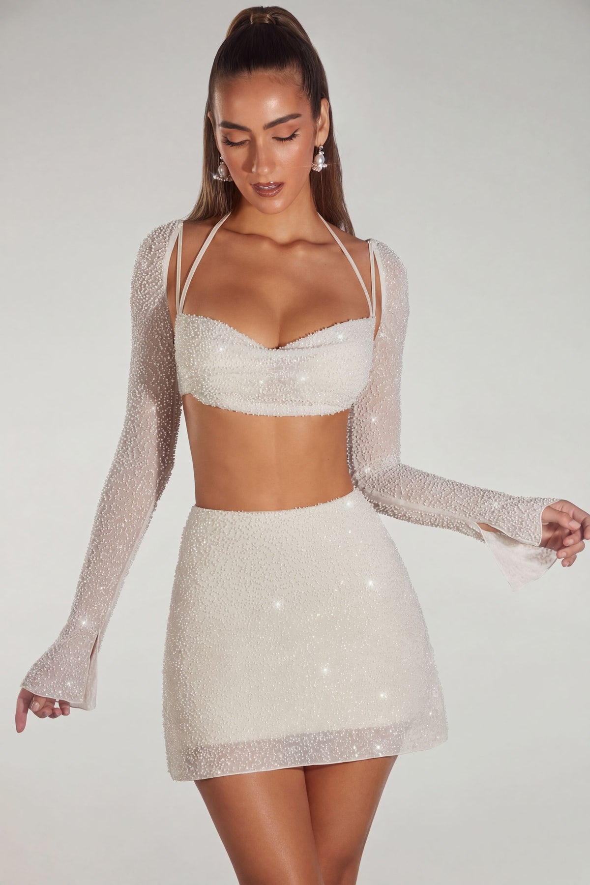 ⁣⁢Langärmliges Crop-Top mit Verzierungen in Ivory⁤⁣