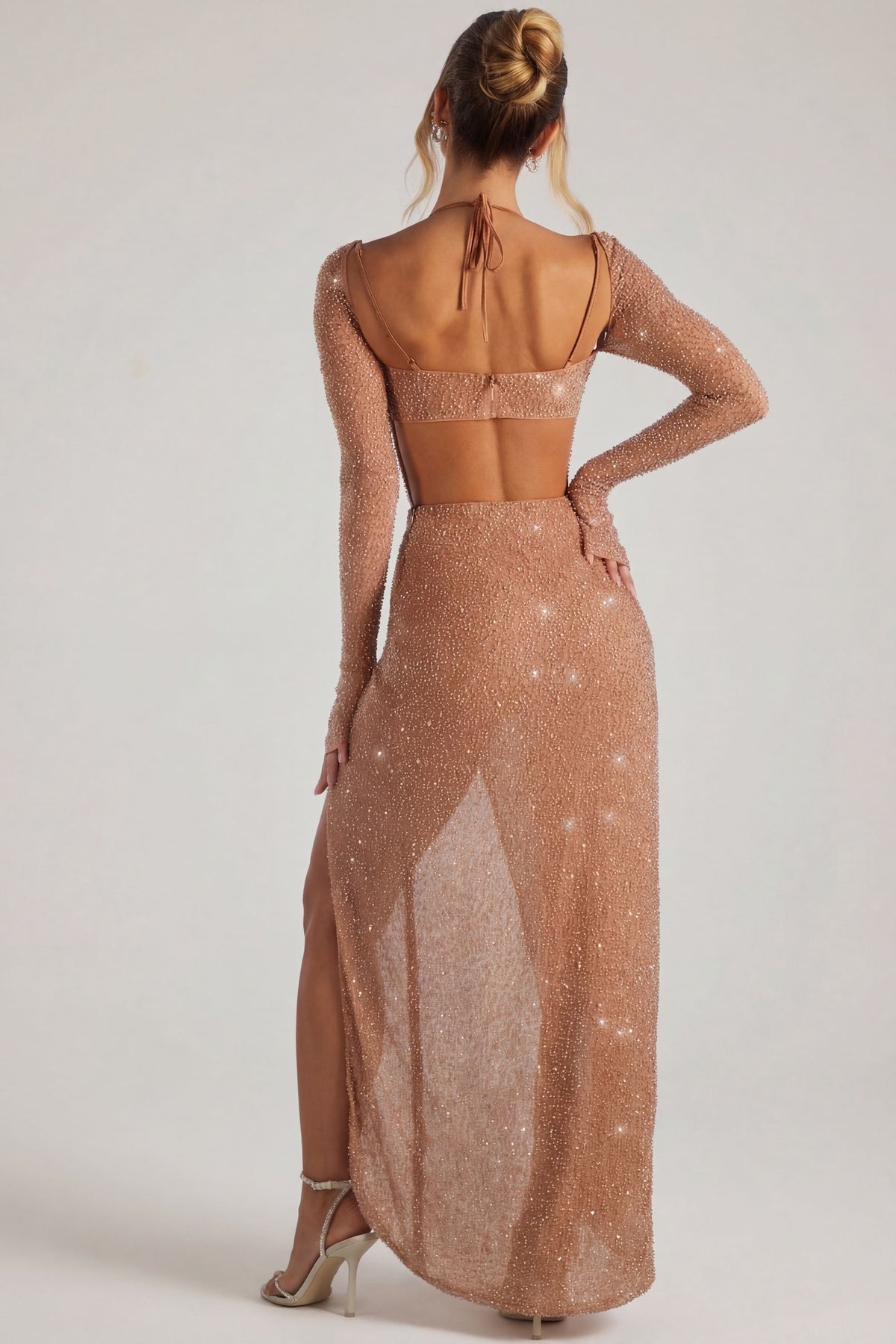 ⁣⁢Verziertes Maxikleid mit Wasserfallausschnitt in Latte⁤⁣ - 2