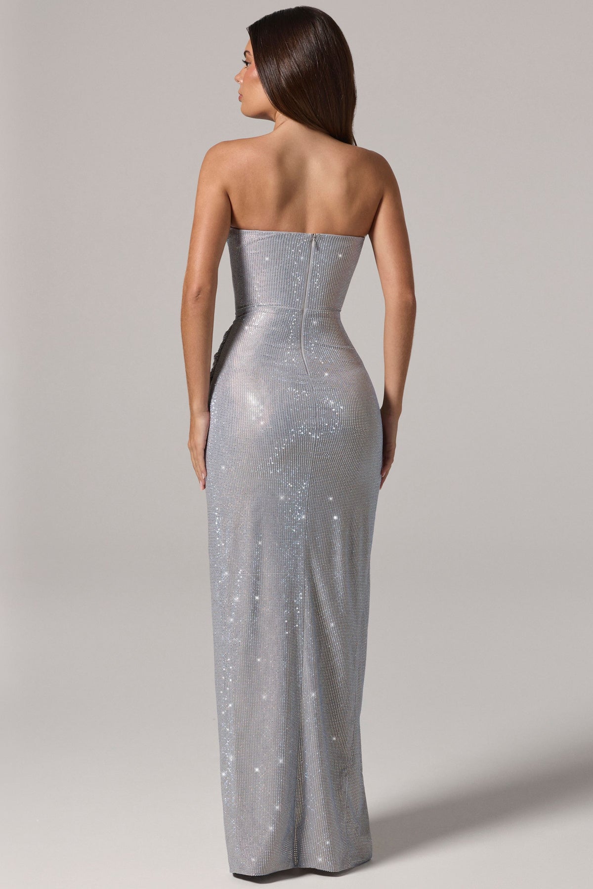 ⁣⁢Verziertes Bandeau-Maxikleid mit Taillen-Wasserfallausschnitt in Frost⁤⁣