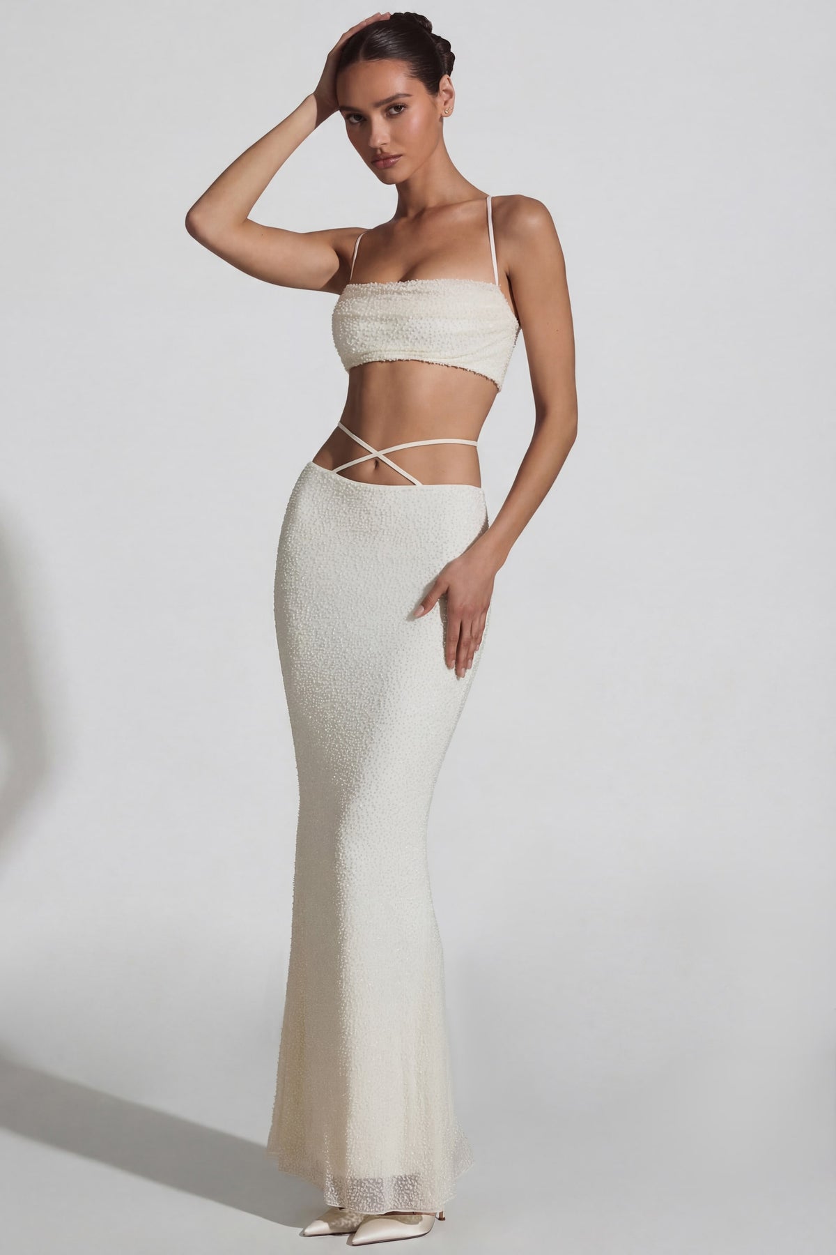 ⁣⁢Verziertes Crop-Top mit überkreuzten Trägern am Rücken in Weiß⁤⁣