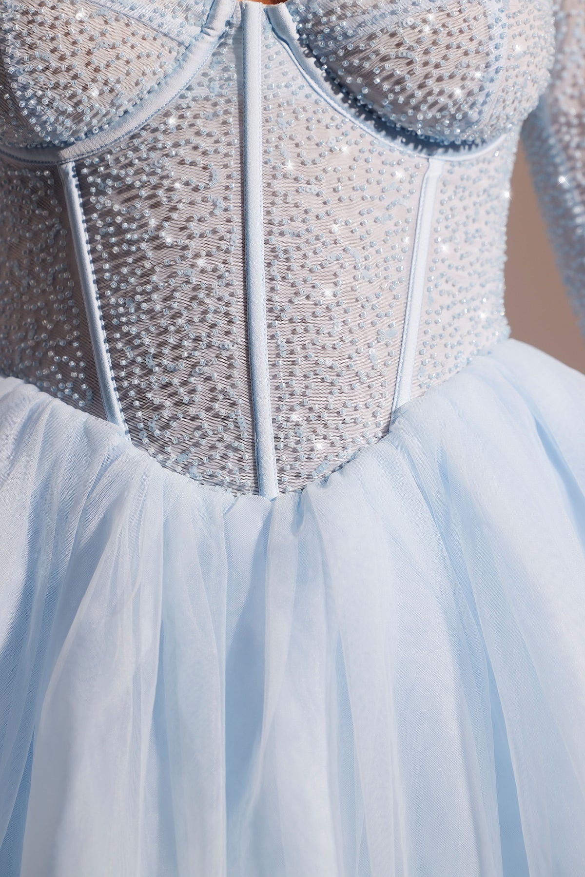 ⁣⁢Verziertes Langarm-Minikleid mit Tüllrock in Blau⁤⁣