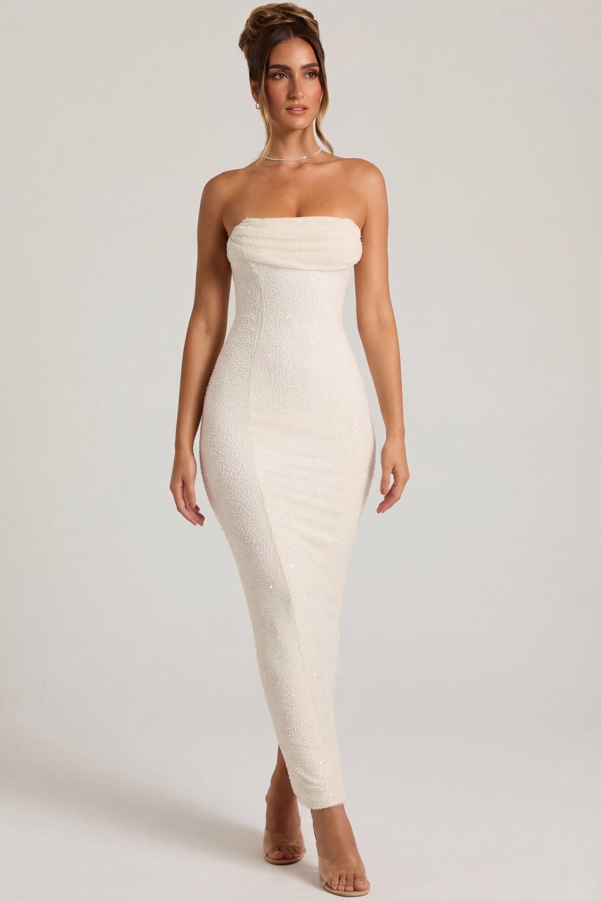 ⁣⁢Verziertes Bandeau-Maxikleid mit Wasserfallausschnitt in Weiß⁤⁣ - 1