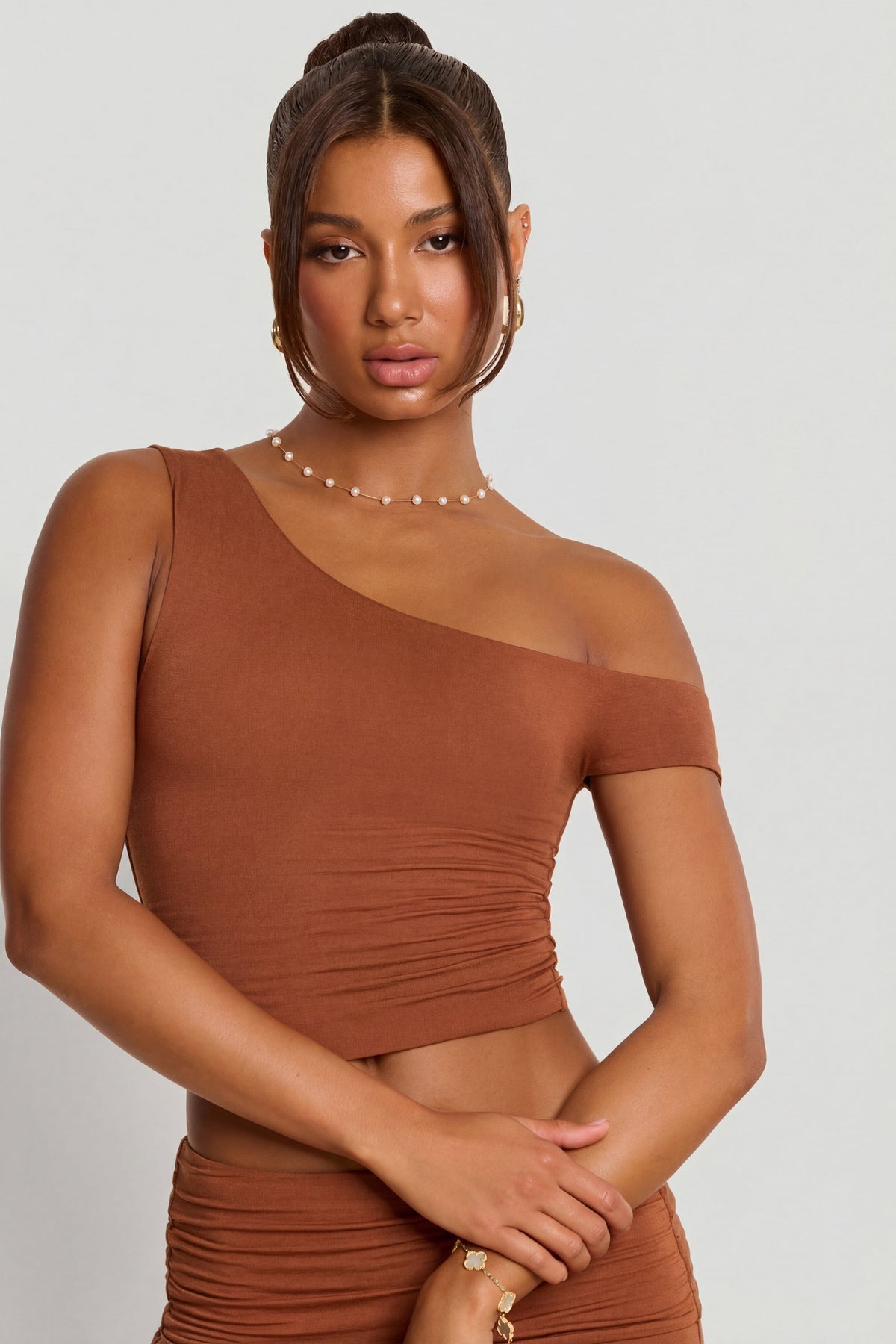 ⁣⁢Mid-Waist-Hose aus Modal-Kaschmir-Mischung in Kastanienbraun⁤⁣