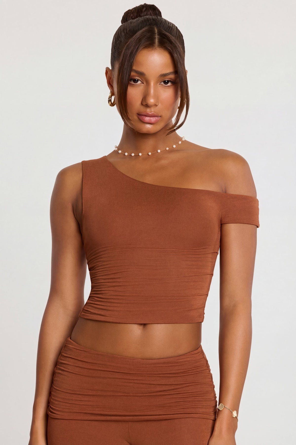 ⁣⁢Mid-Waist-Hose aus Modal-Kaschmir-Mischung in Kastanienbraun⁤⁣