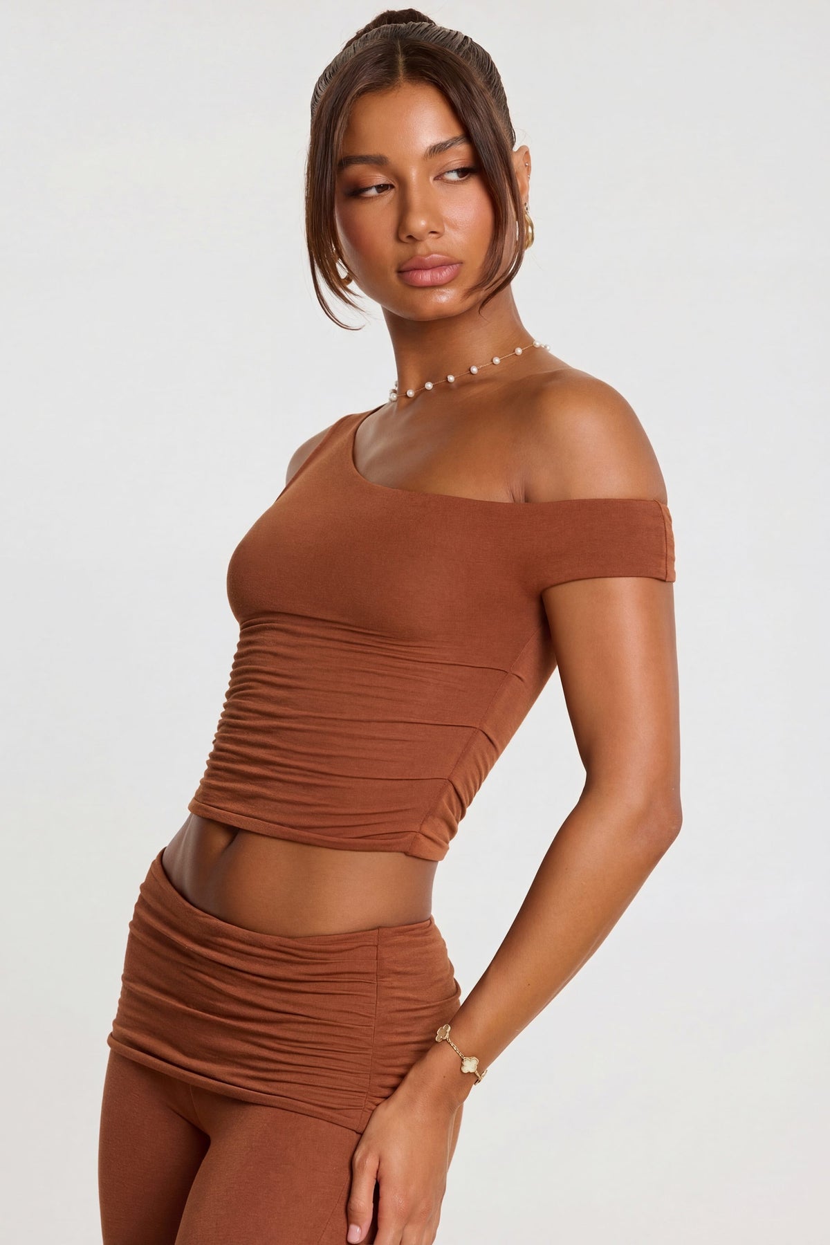 ⁣⁢Mid-Waist-Hose aus Modal-Kaschmir-Mischung in Kastanienbraun⁤⁣