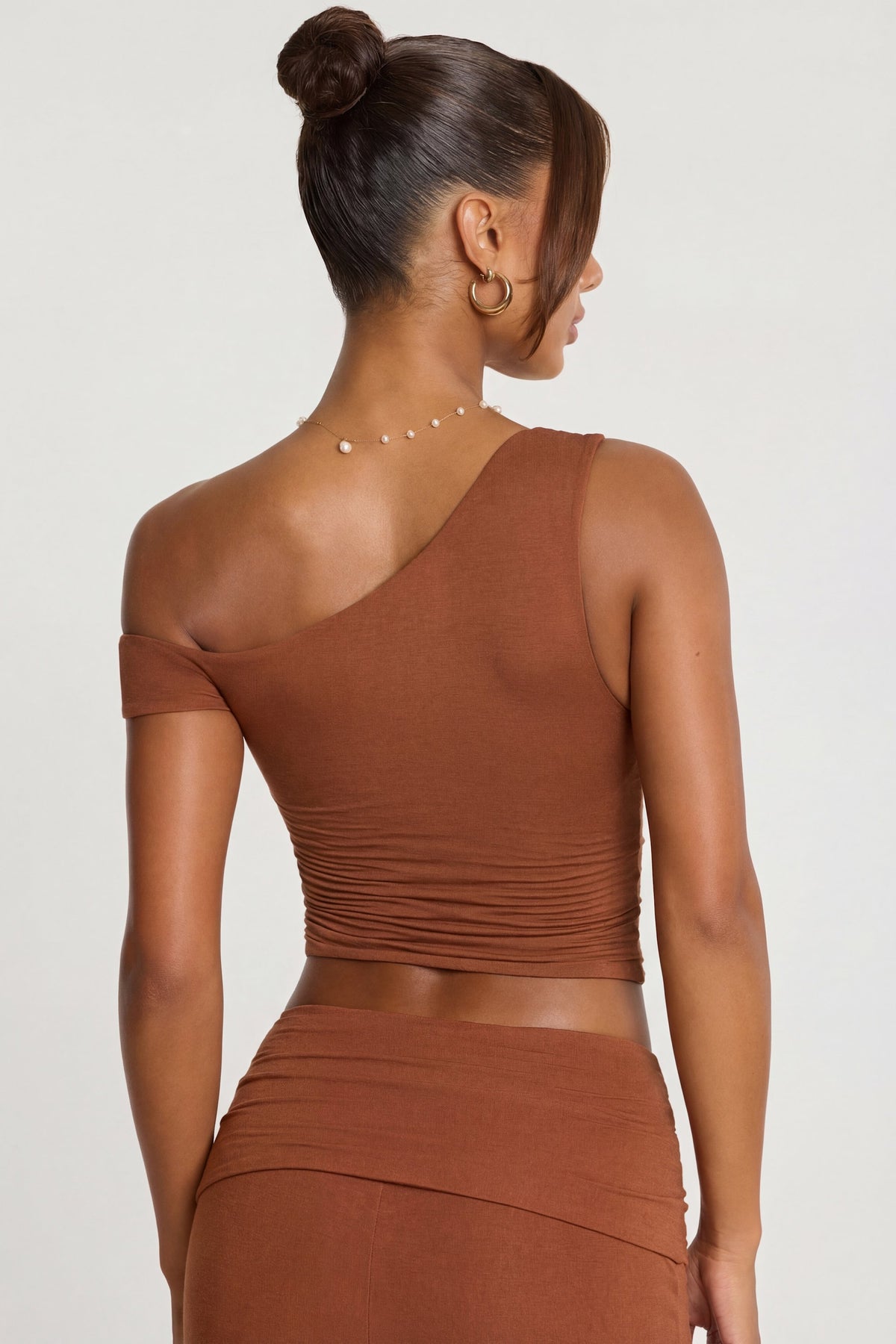 ⁣⁢Mid-Waist-Hose aus Modal-Kaschmir-Mischung in Kastanienbraun⁤⁣