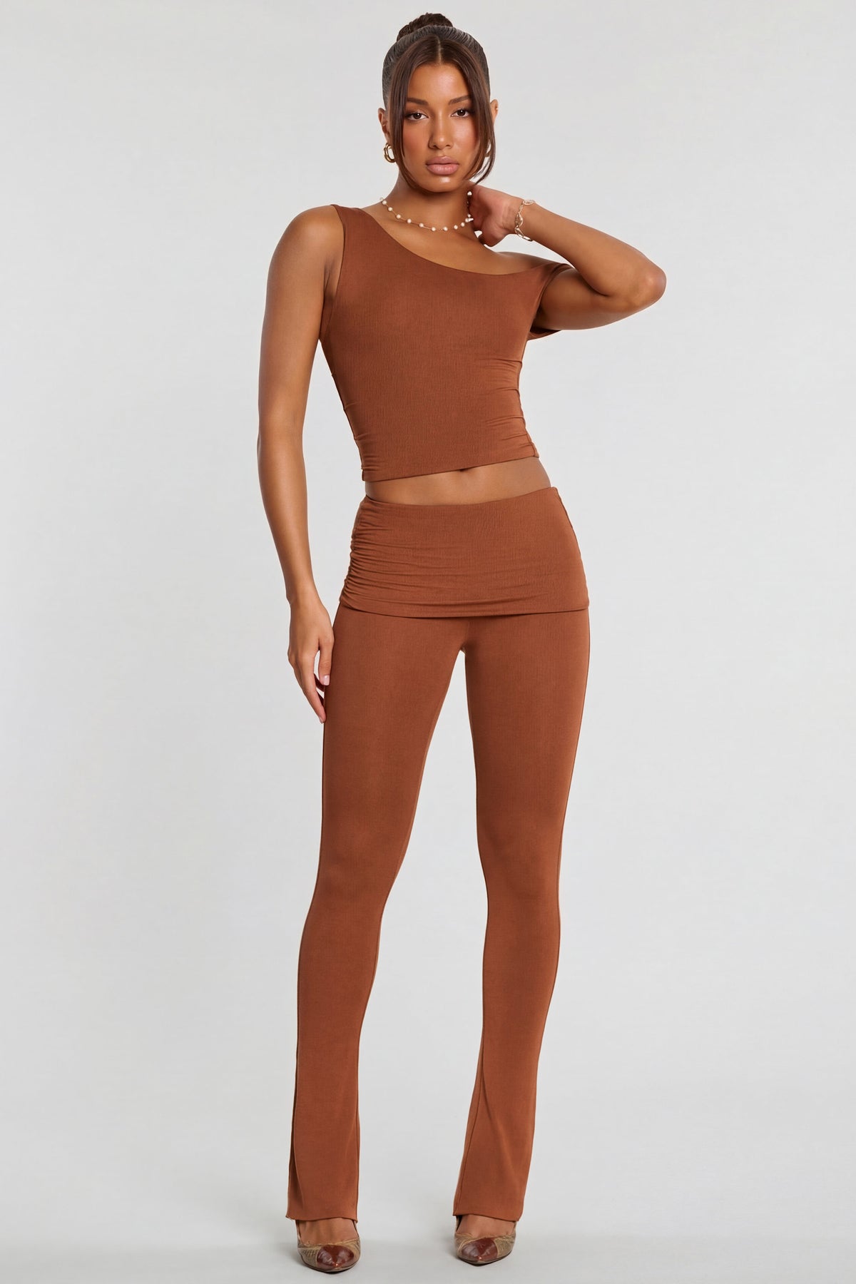 ⁣⁢Mid-Waist-Hose aus Modal-Kaschmir-Mischung in Kastanienbraun⁤⁣