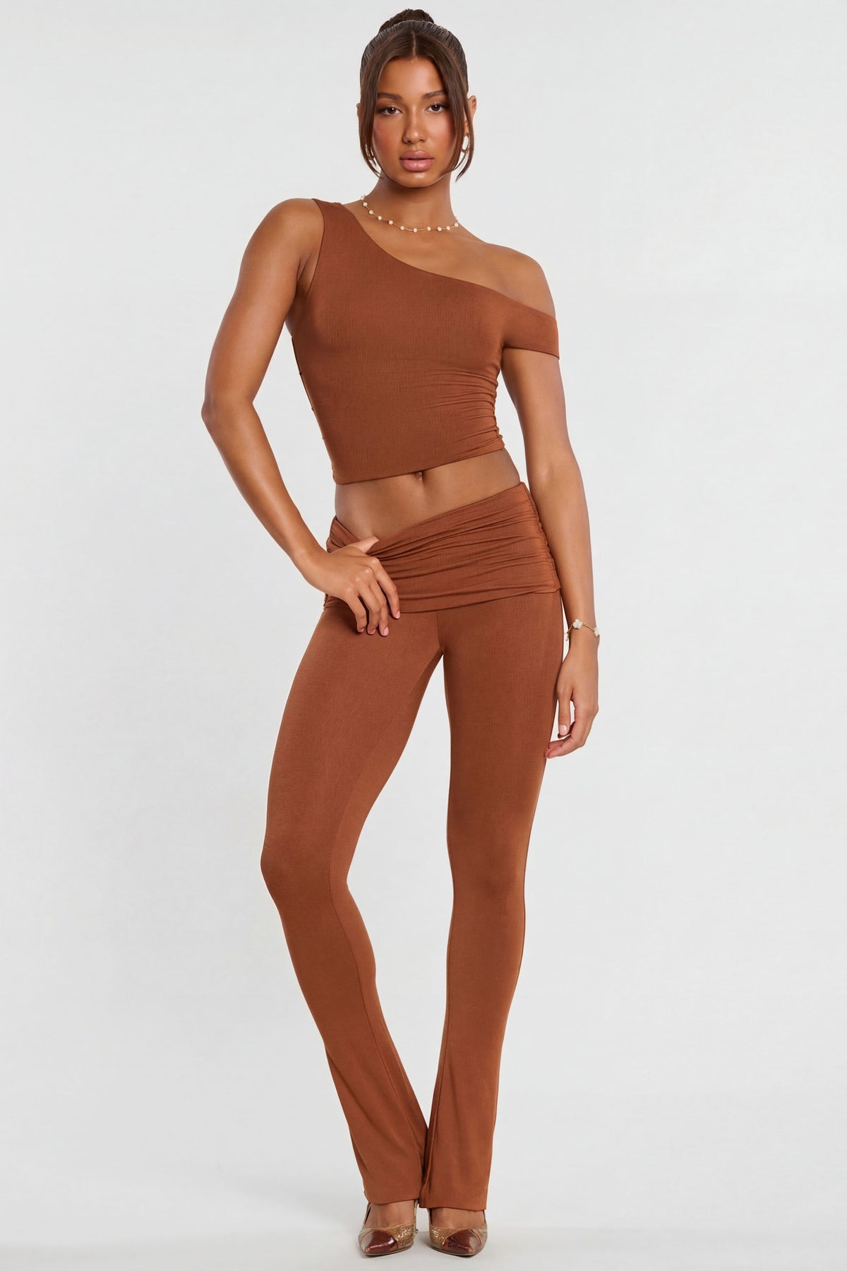 ⁣⁢Mid-Waist-Hose aus Modal-Kaschmir-Mischung in Kastanienbraun⁤⁣