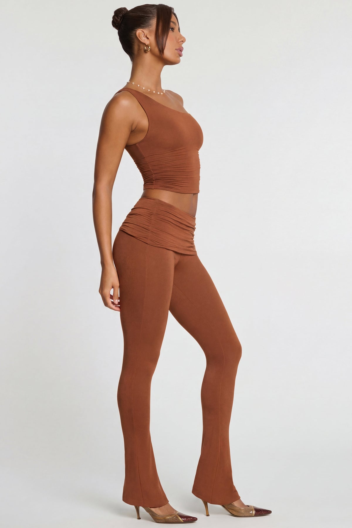 ⁣⁢Mid-Waist-Hose aus Modal-Kaschmir-Mischung in Kastanienbraun⁤⁣