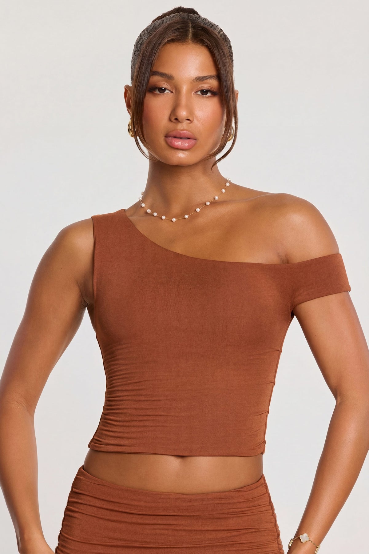⁣⁢Mid-Waist-Hose aus Modal-Kaschmir-Mischung in Kastanienbraun⁤⁣
