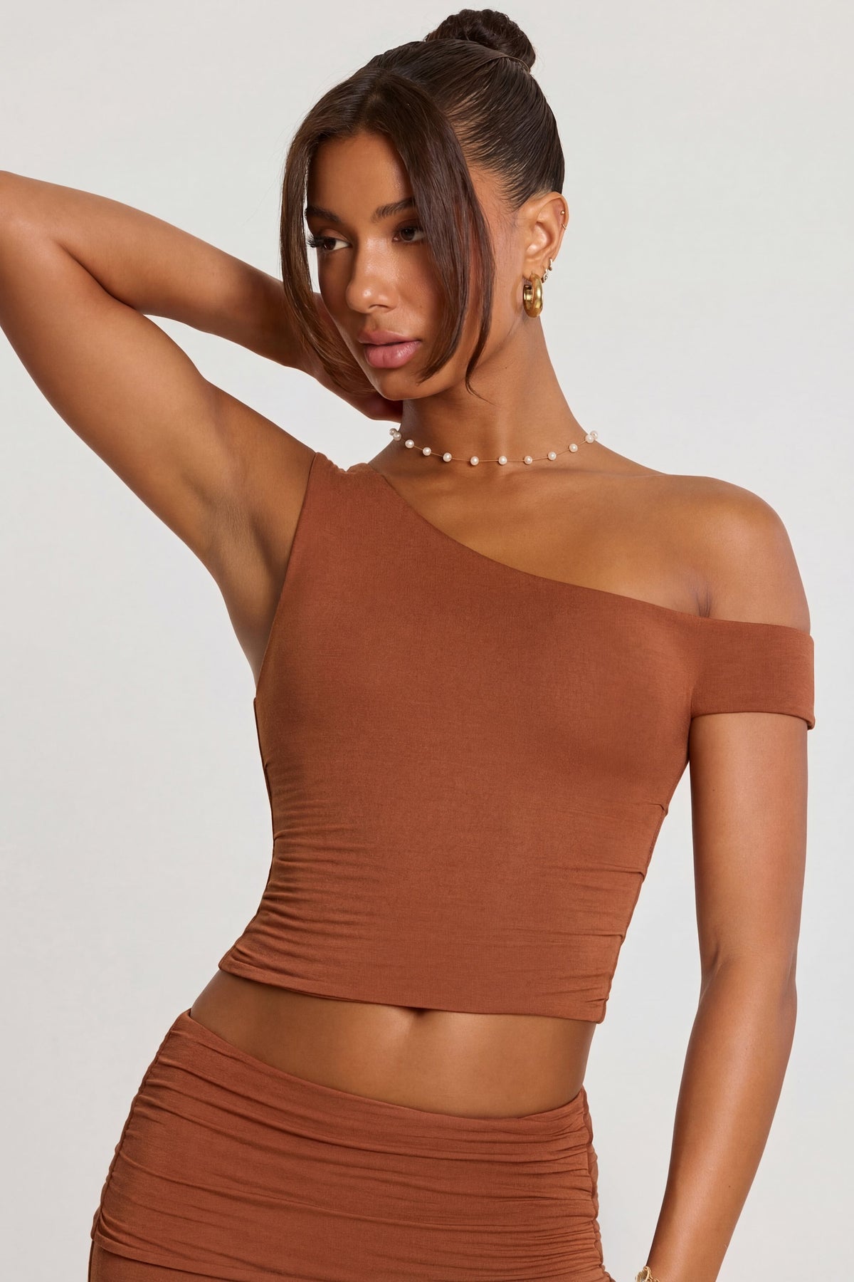 ⁣⁢Mid-Waist-Hose aus Modal-Kaschmir-Mischung in Kastanienbraun⁤⁣
