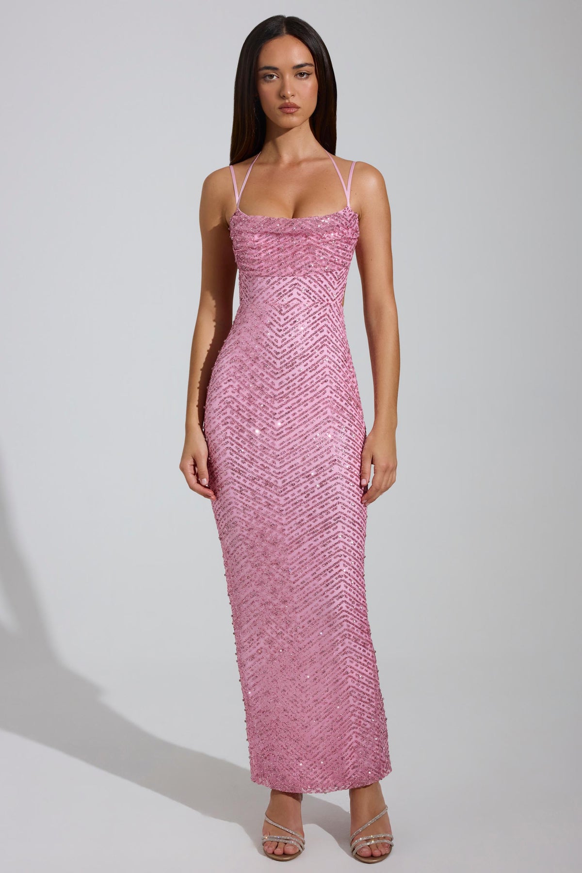 ⁣⁢Verziertes Maxikleid mit Wasserfallausschnitt in Pink⁤⁣