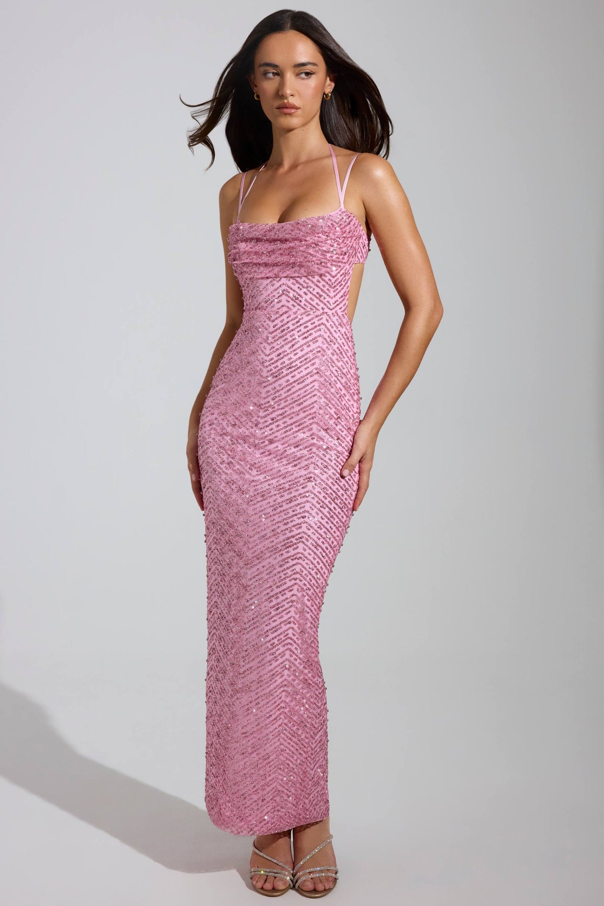⁣⁢Verziertes Maxikleid mit Wasserfallausschnitt in Pink⁤⁣