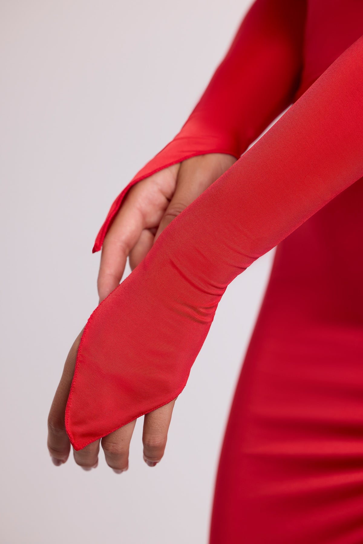 ⁣⁢Langarm-Maxikleid mit Kapuze in Feuerrot⁤⁣