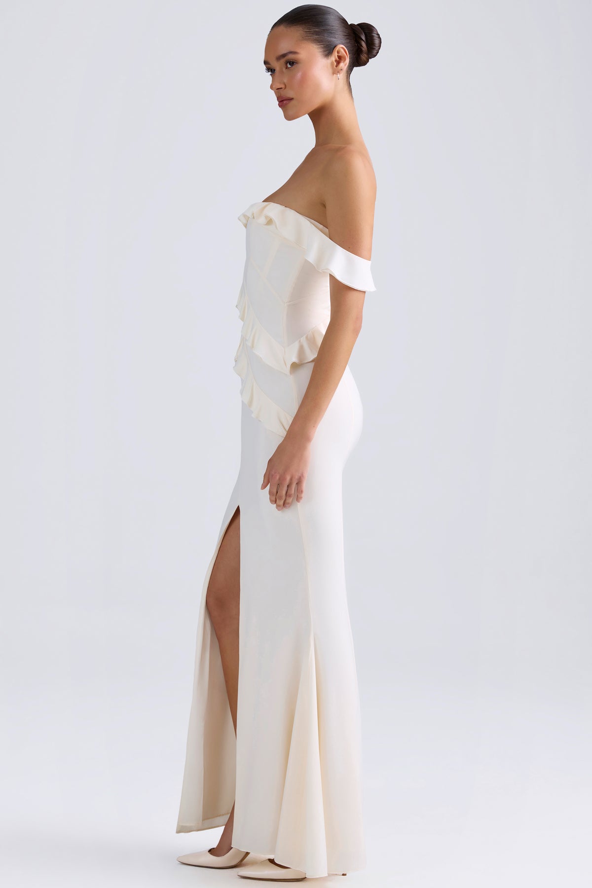⁣⁢Off-Shoulder-Abendkleid mit Rüschenbesatz in Elfenbein⁤⁣