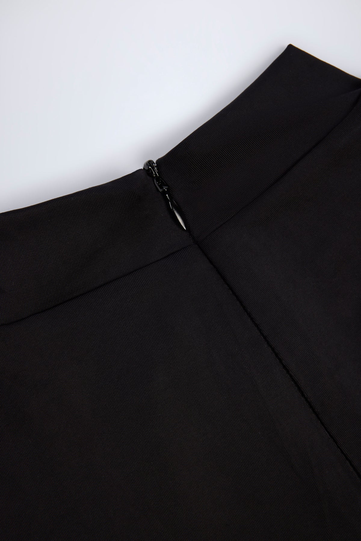 ⁣⁢Hochgeschlossener, langärmliger Overall in Schwarz⁤⁣