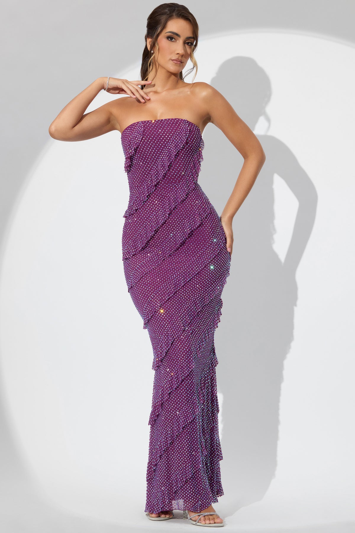 ⁣⁢Maxikleid mit Rüschen und Verzierungen in Pflaume⁤⁣