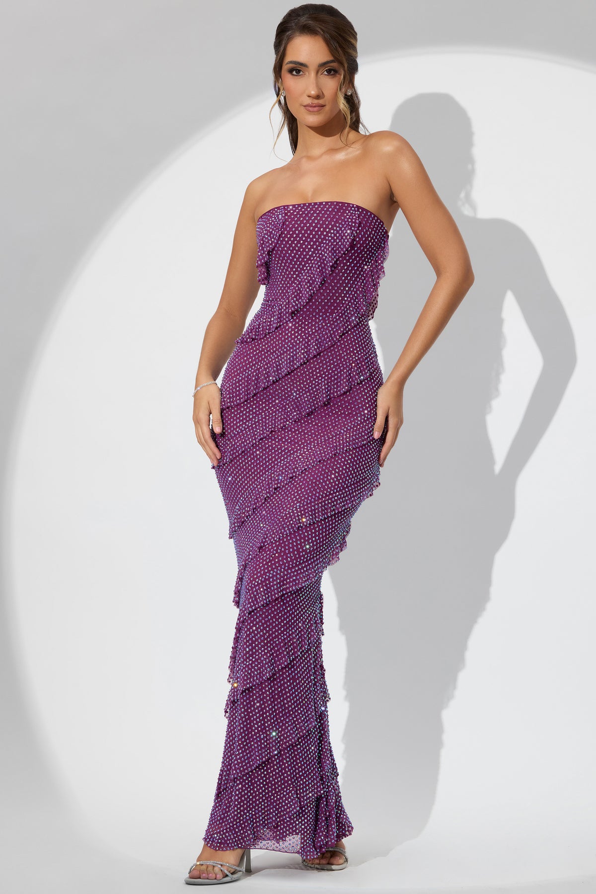 ⁣⁢Maxikleid mit Rüschen und Verzierungen in Pflaume⁤⁣