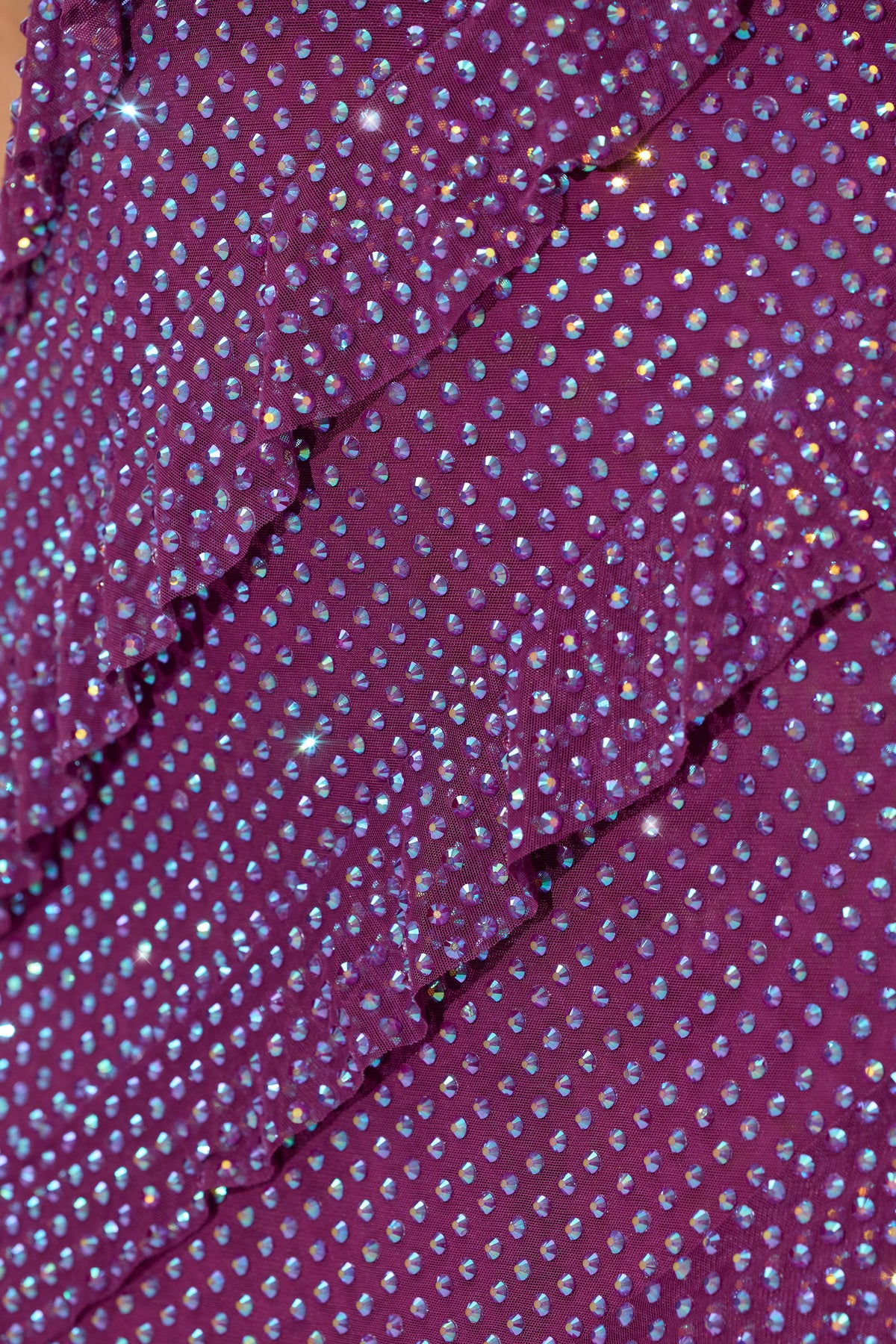 ⁣⁢Maxikleid mit Rüschen und Verzierungen in Pflaume⁤⁣
