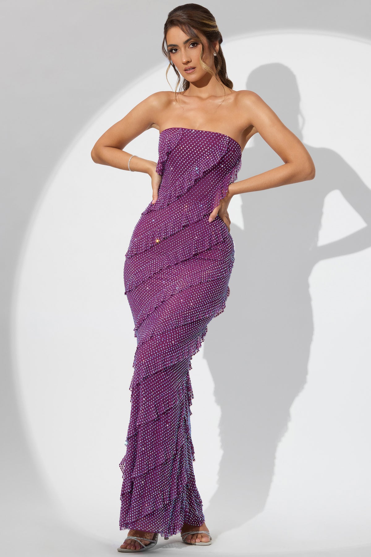 ⁣⁢Maxikleid mit Rüschen und Verzierungen in Pflaume⁤⁣