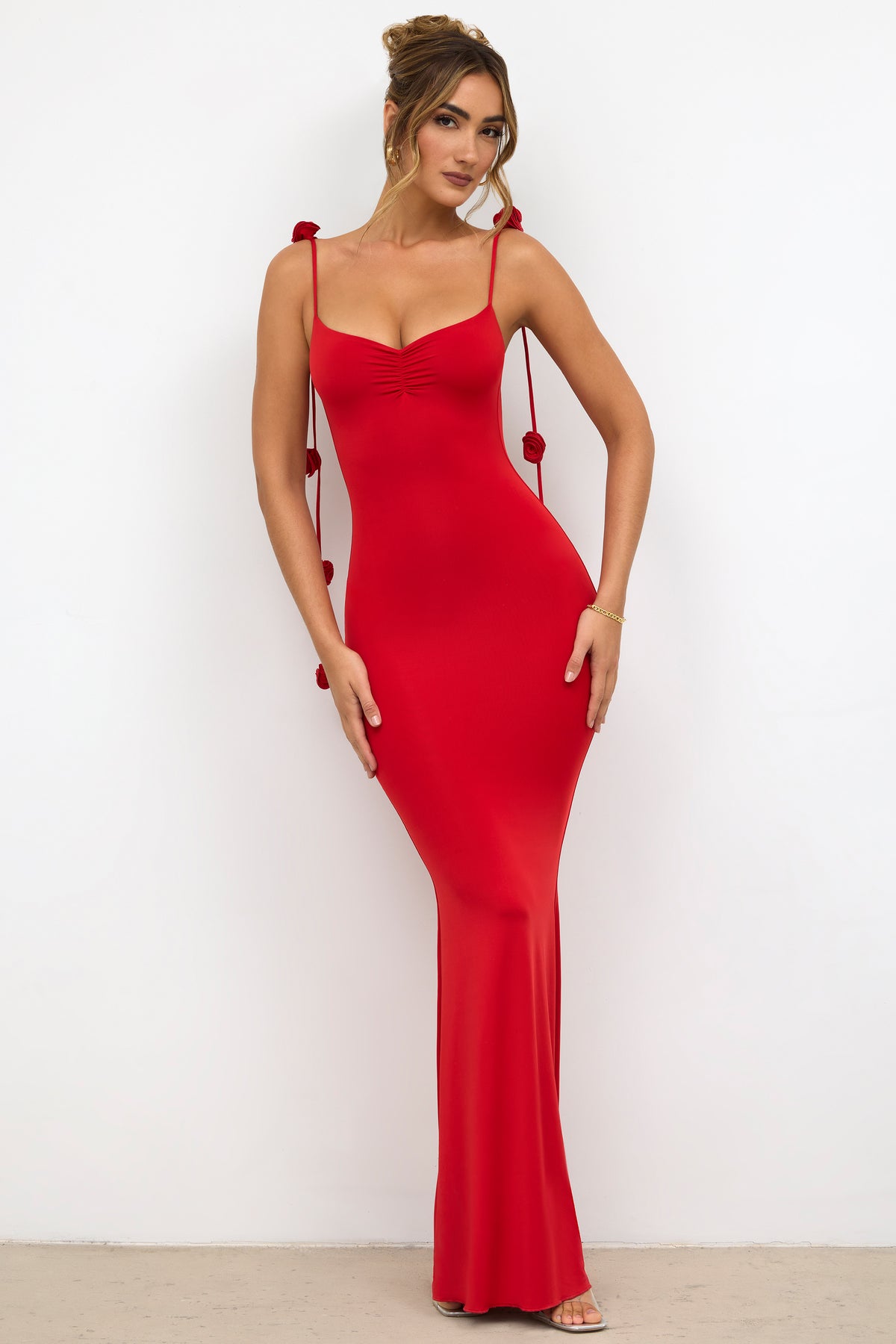 ⁣⁢Slinky Jersey Abendkleid mit Rosen-Detail in Scarlet Red⁤⁣ - 2